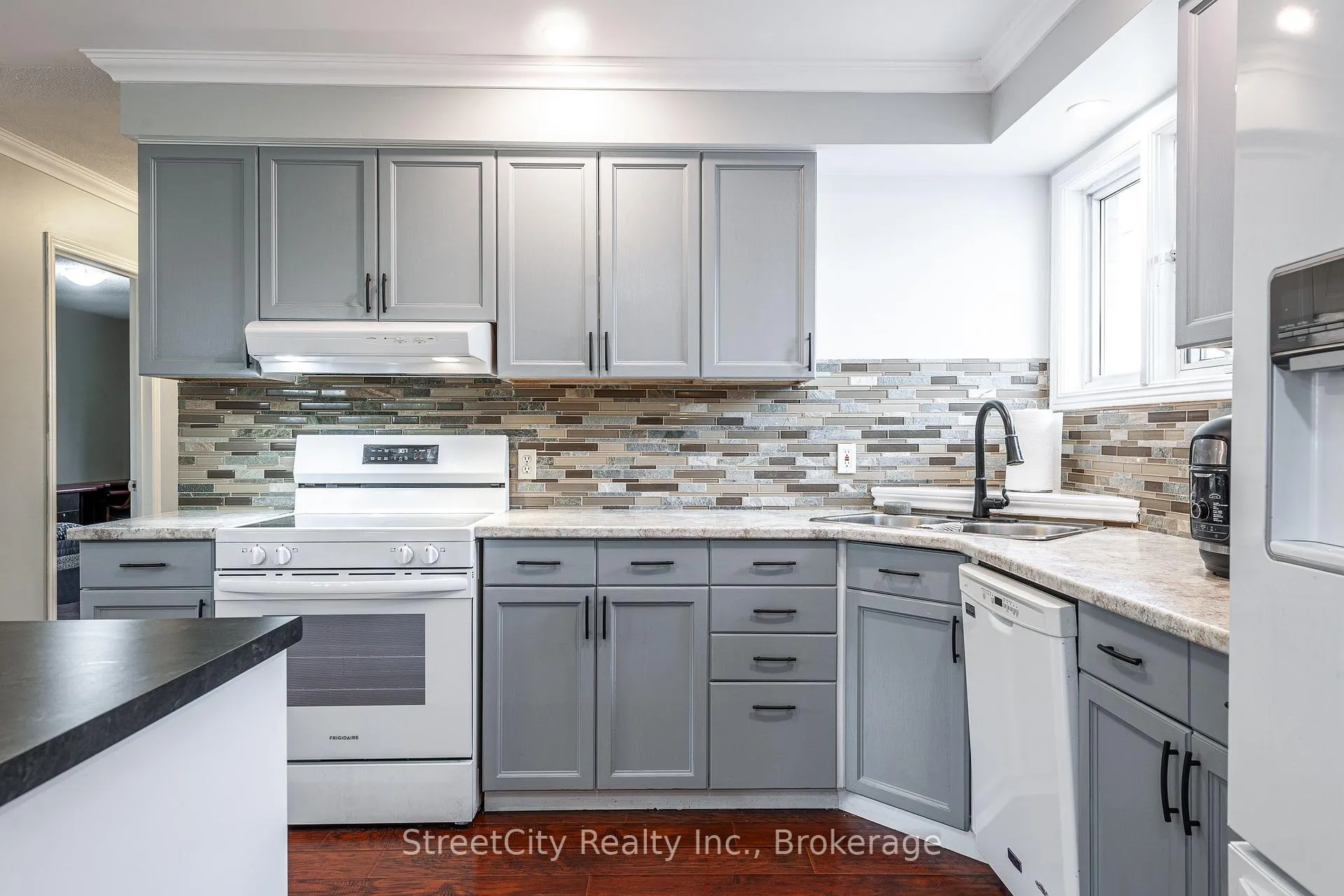 Photo 5 of 43 Freeland Drive, Stratford — HOMEH