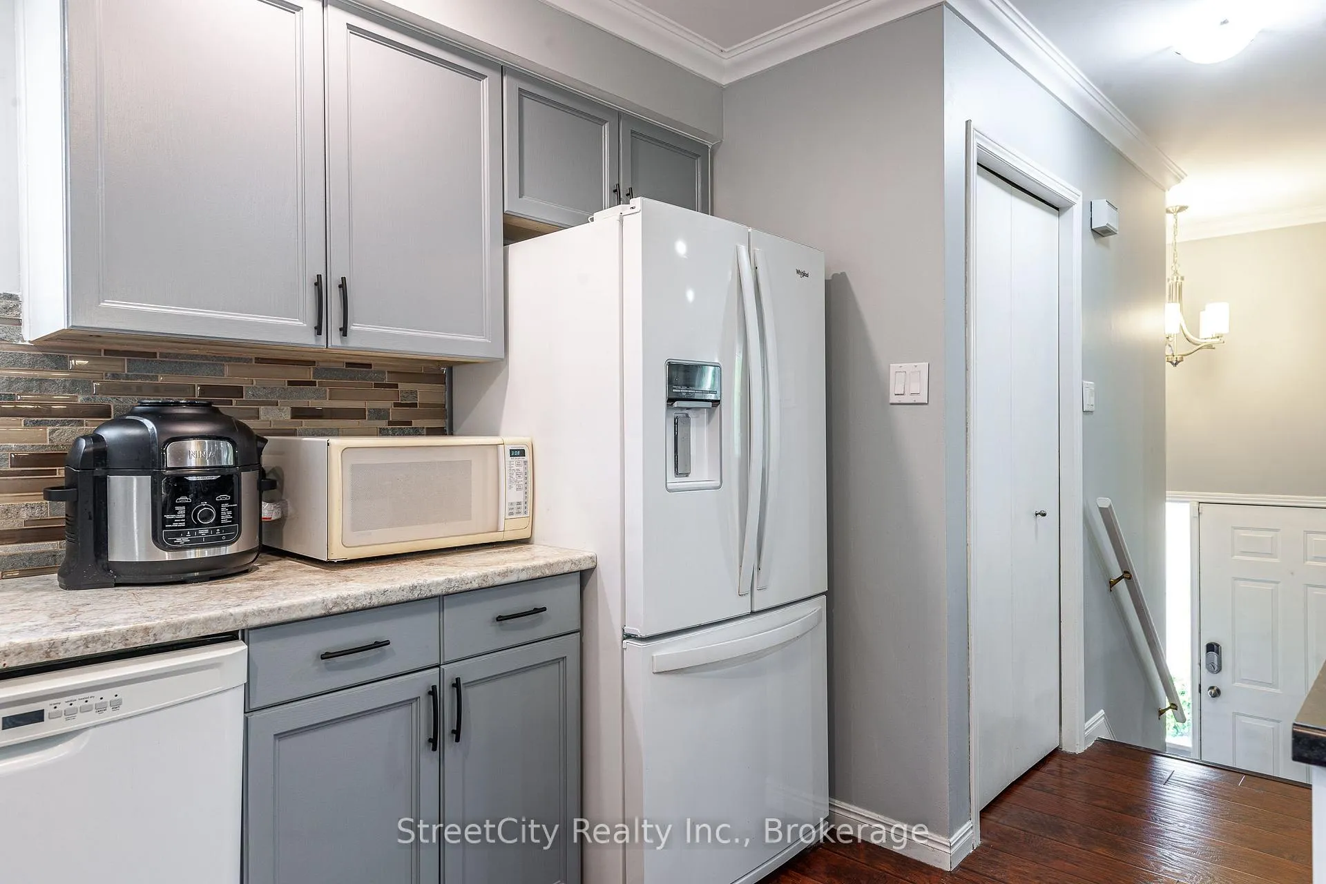 Photo 8 of 43 Freeland Drive, Stratford — HOMEH