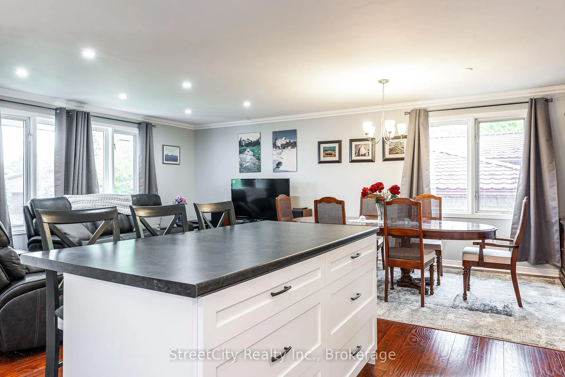 Photo 10 of 43 Freeland Drive, Stratford — HOMEH