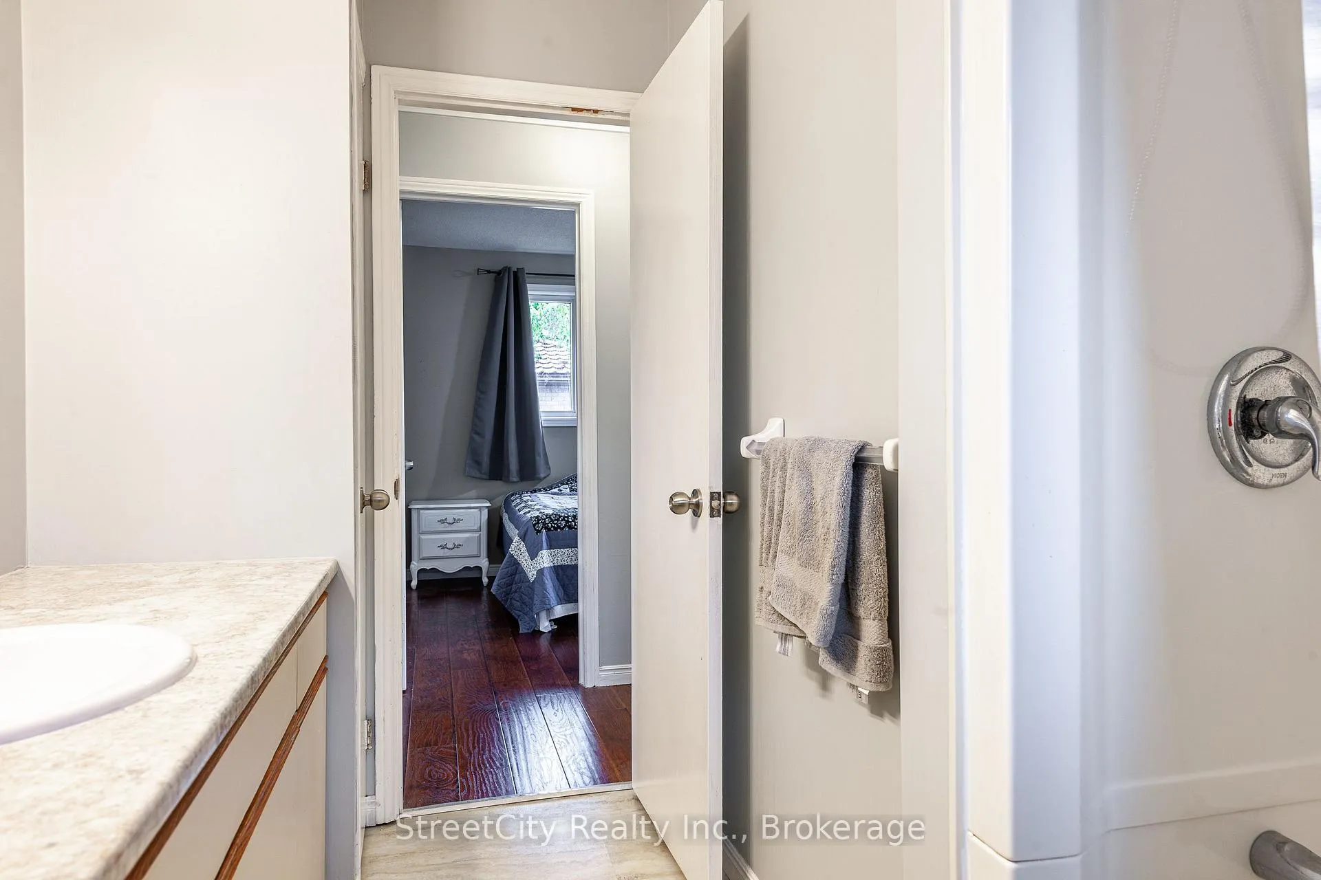 Photo 23 of 43 Freeland Drive, Stratford — HOMEH