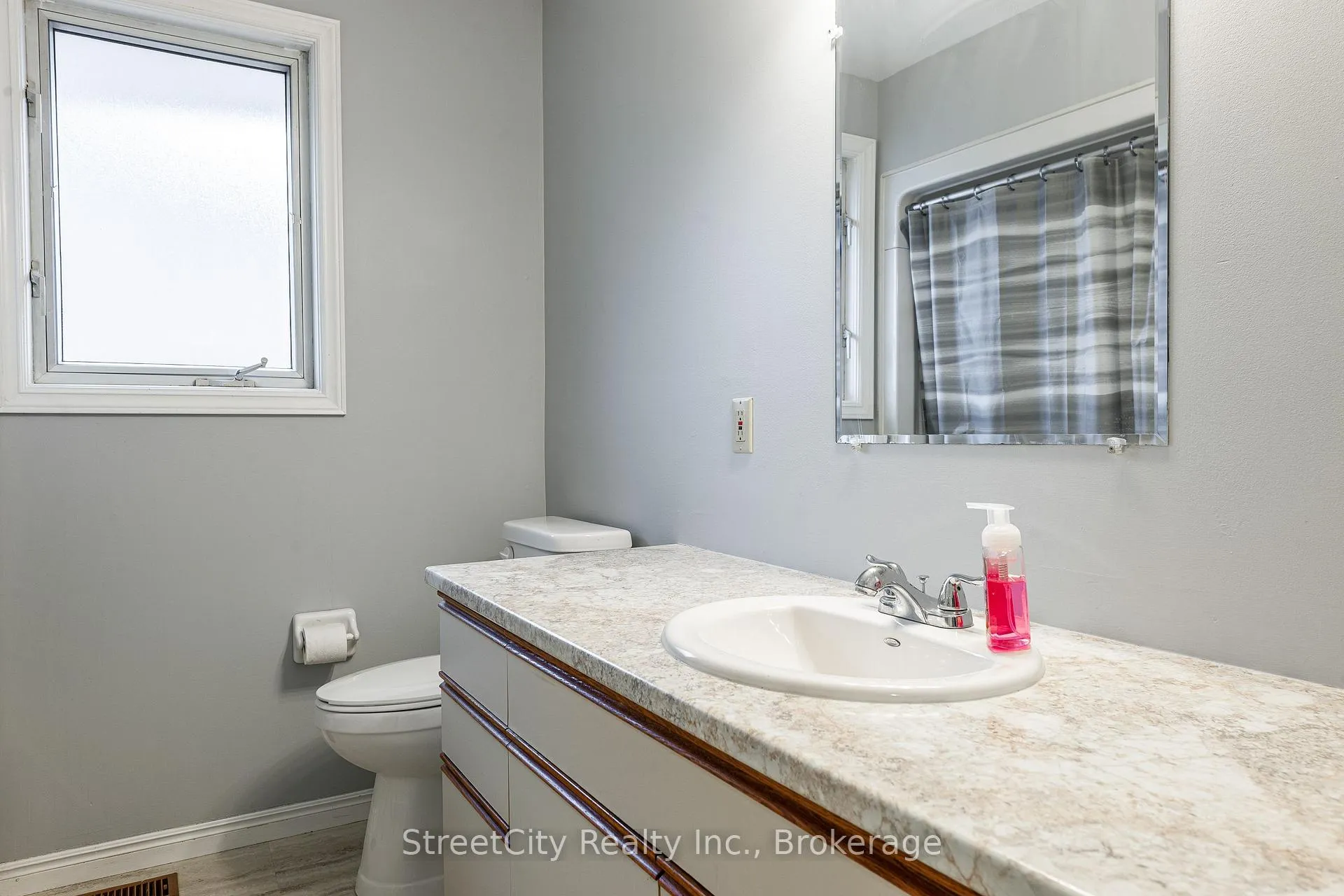 Photo 24 of 43 Freeland Drive, Stratford — HOMEH