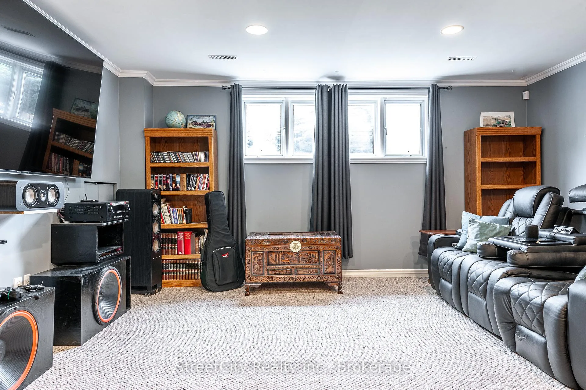 Photo 27 of 43 Freeland Drive, Stratford — HOMEH