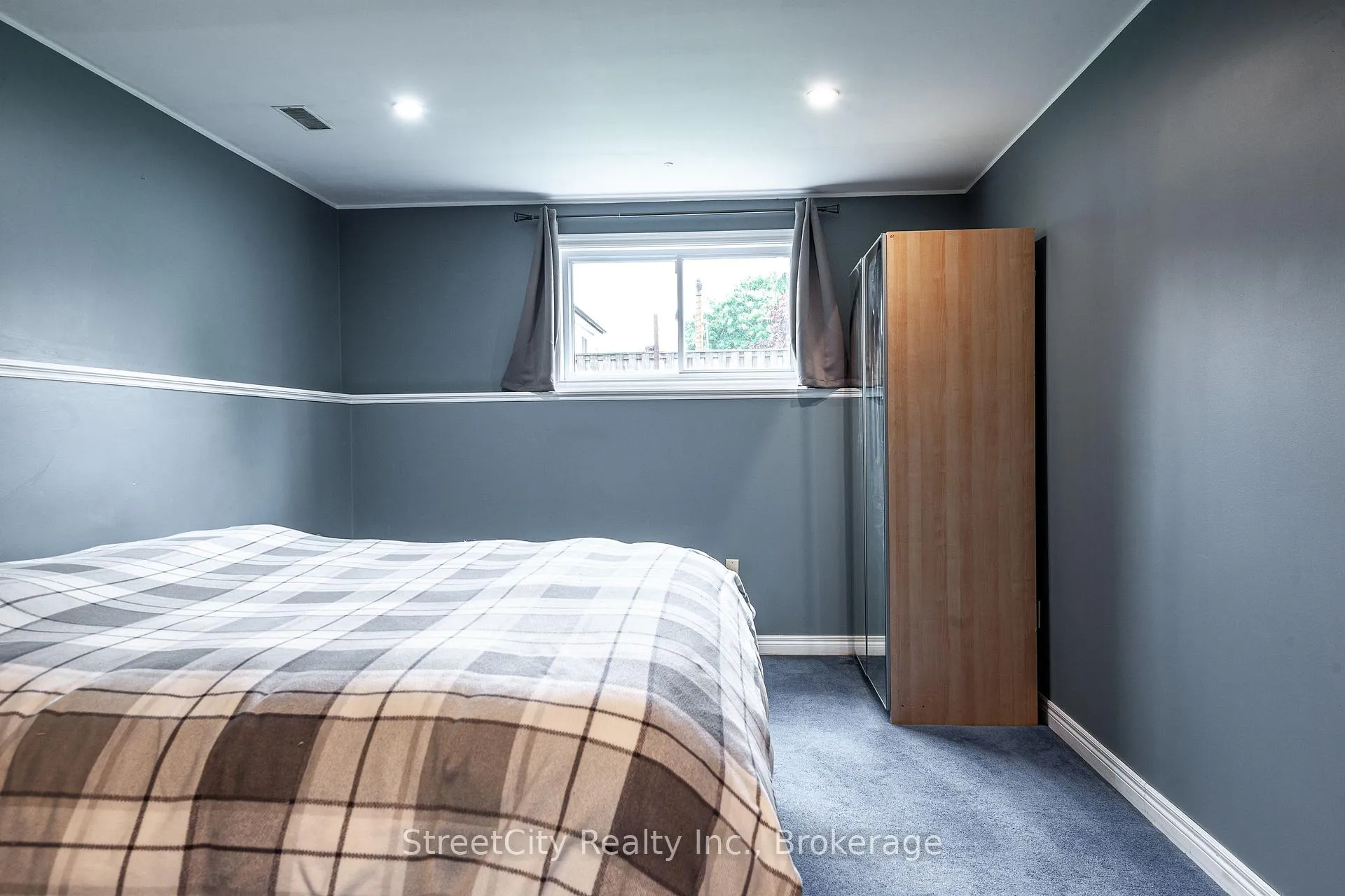 Photo 32 of 43 Freeland Drive, Stratford — HOMEH