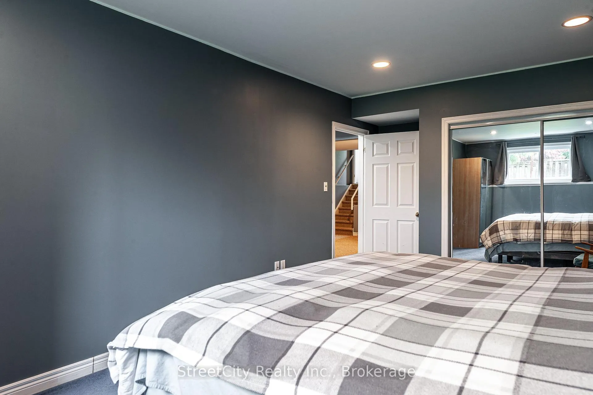 Photo 34 of 43 Freeland Drive, Stratford — HOMEH