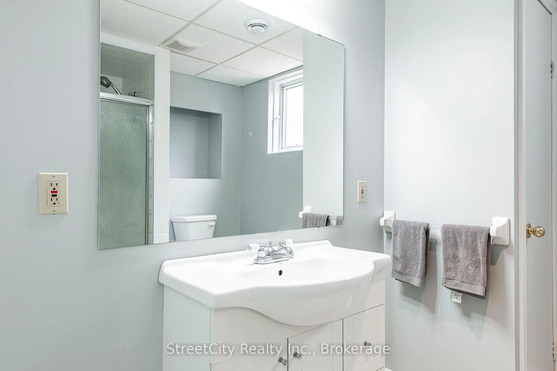 Photo 35 of 43 Freeland Drive, Stratford — HOMEH