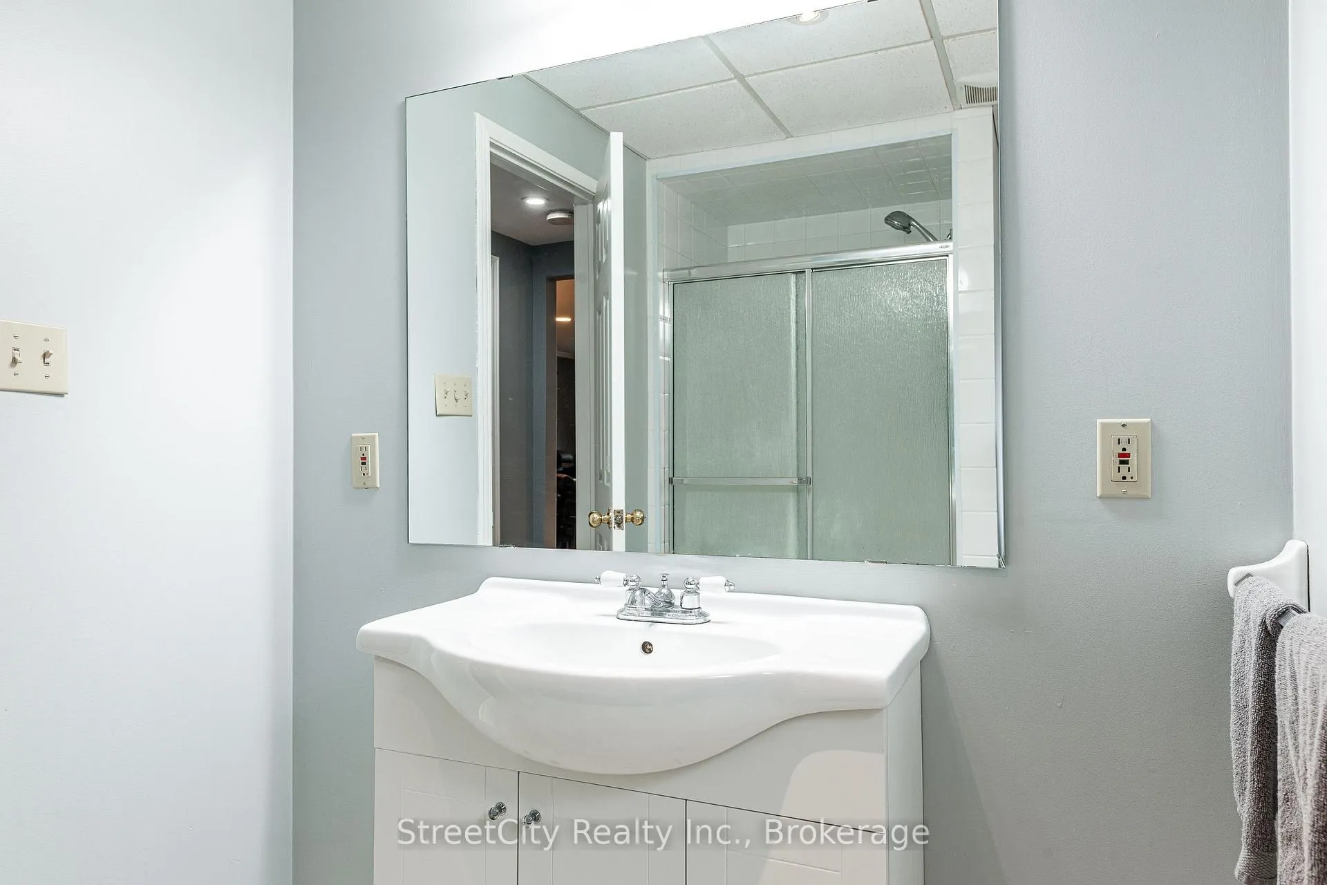 Photo 36 of 43 Freeland Drive, Stratford — HOMEH
