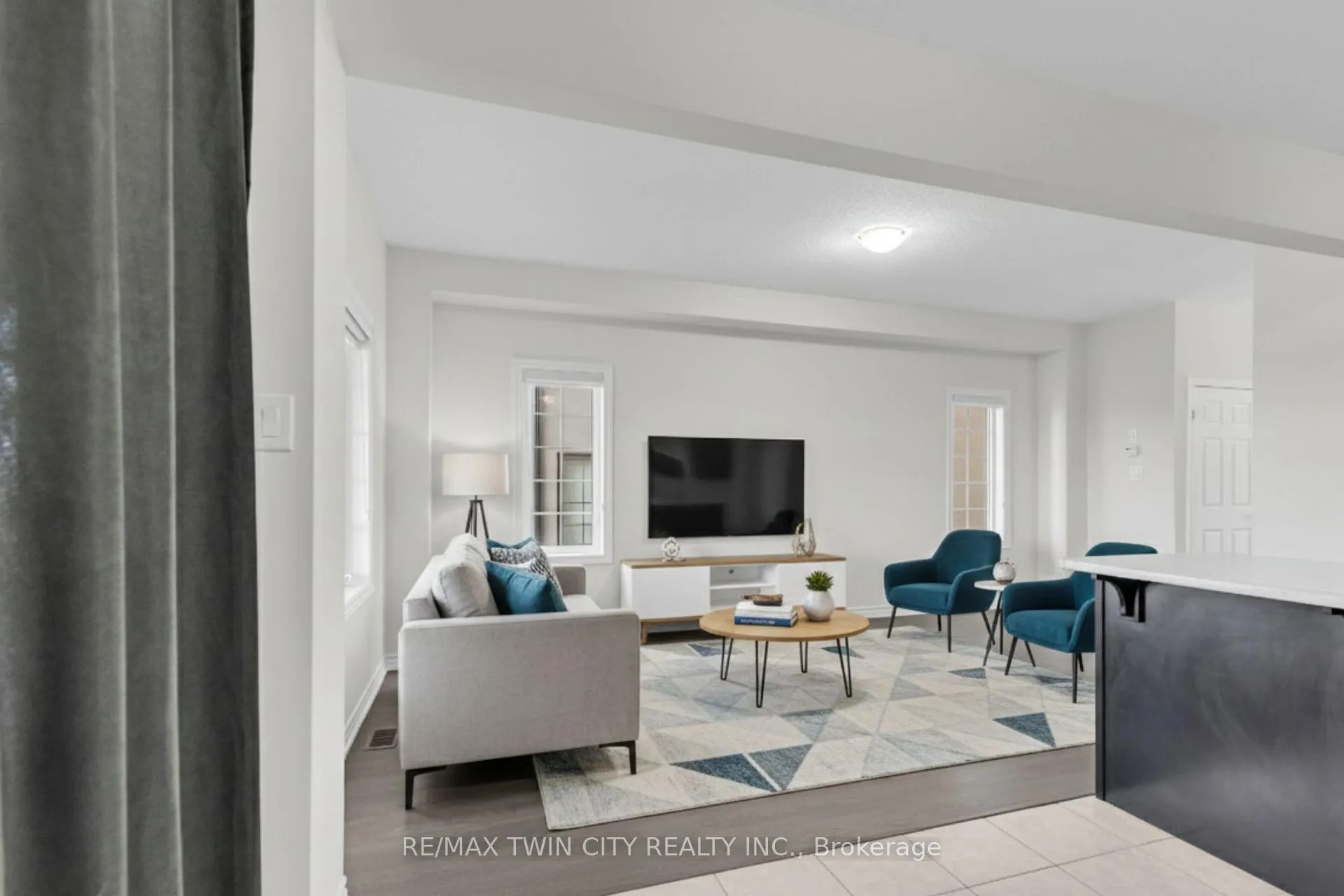 Photo 3 of 146 Flagg Avenue, Brant, Paris — HOMEH