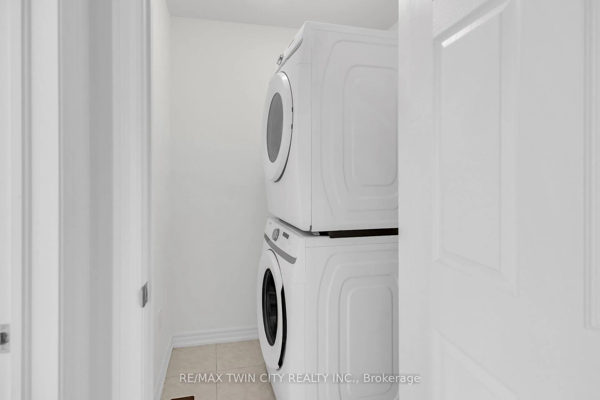 Photo 23 of 146 Flagg Avenue, Brant, Paris — HOMEH