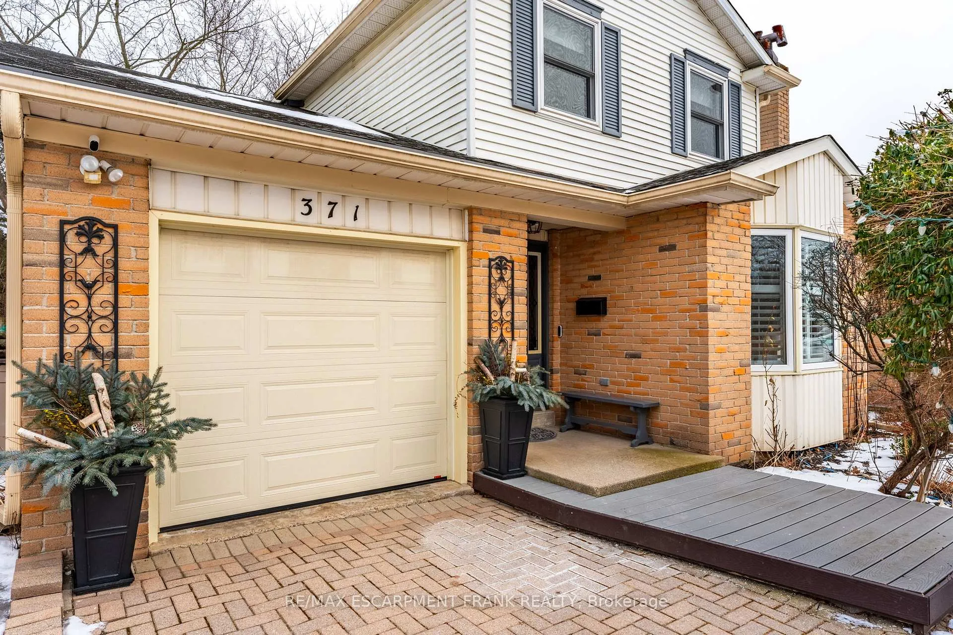 Photo 2 of 371 Knightsbridge Crescent, Hamilton, Ancaster — HOMEH
