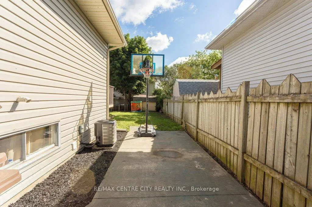 Photo 24 of 55 Melanie Drive E, Aylmer — HOMEH