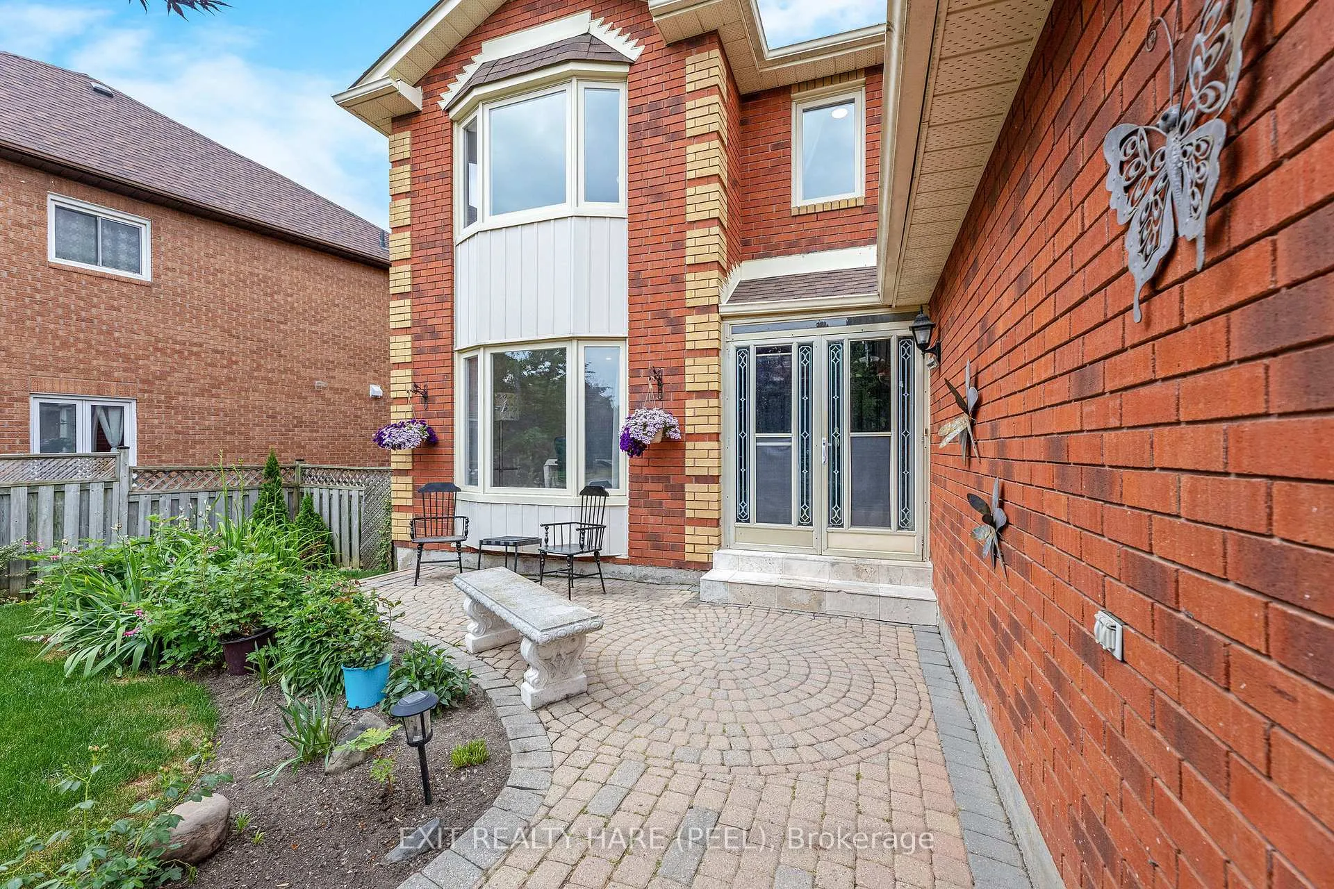 Photo 2 of 6 Stonegate Drive, Brampton, Snelgrove — HOMEH