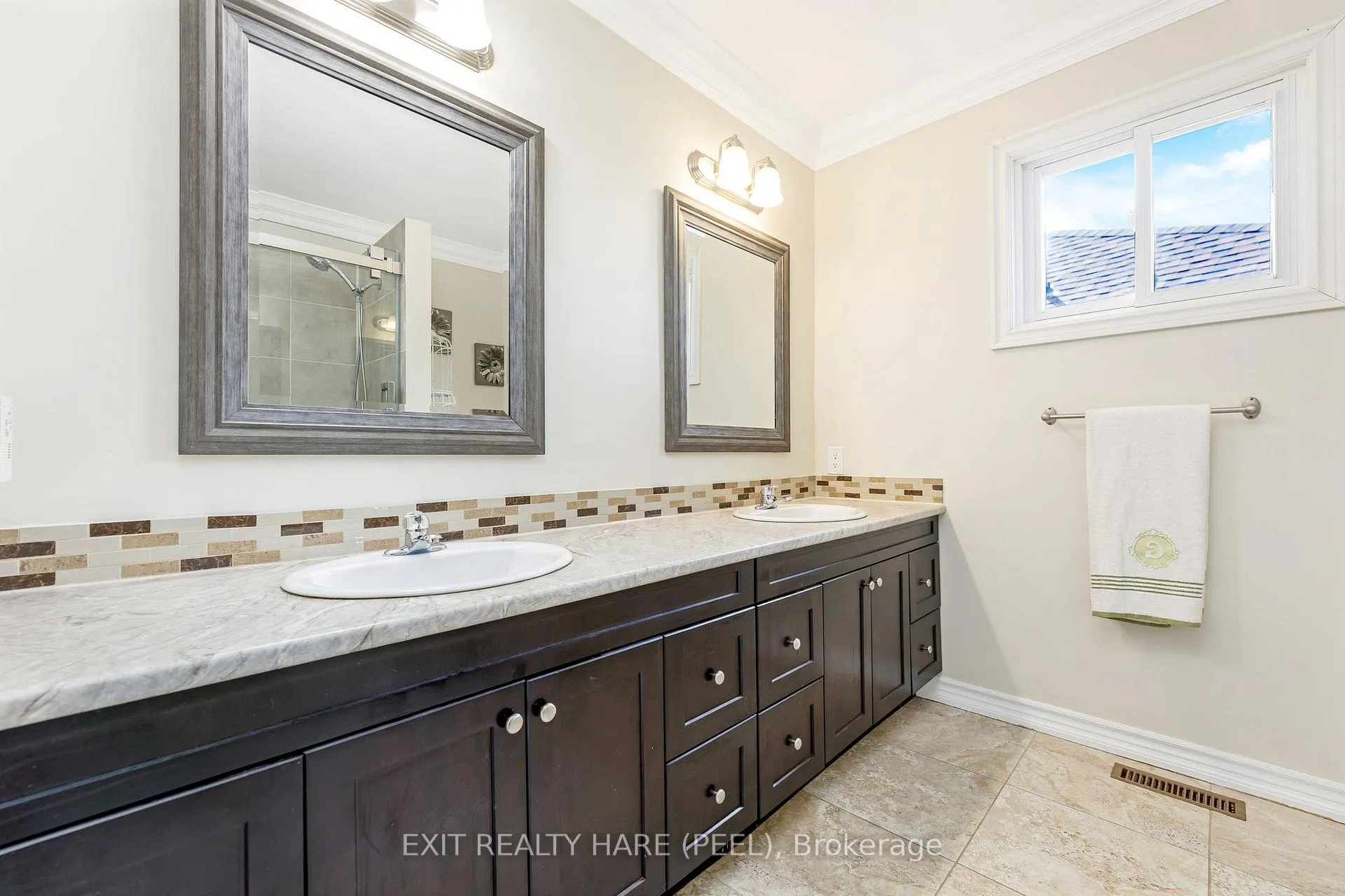Photo 8 of 6 Stonegate Drive, Brampton, Snelgrove — HOMEH