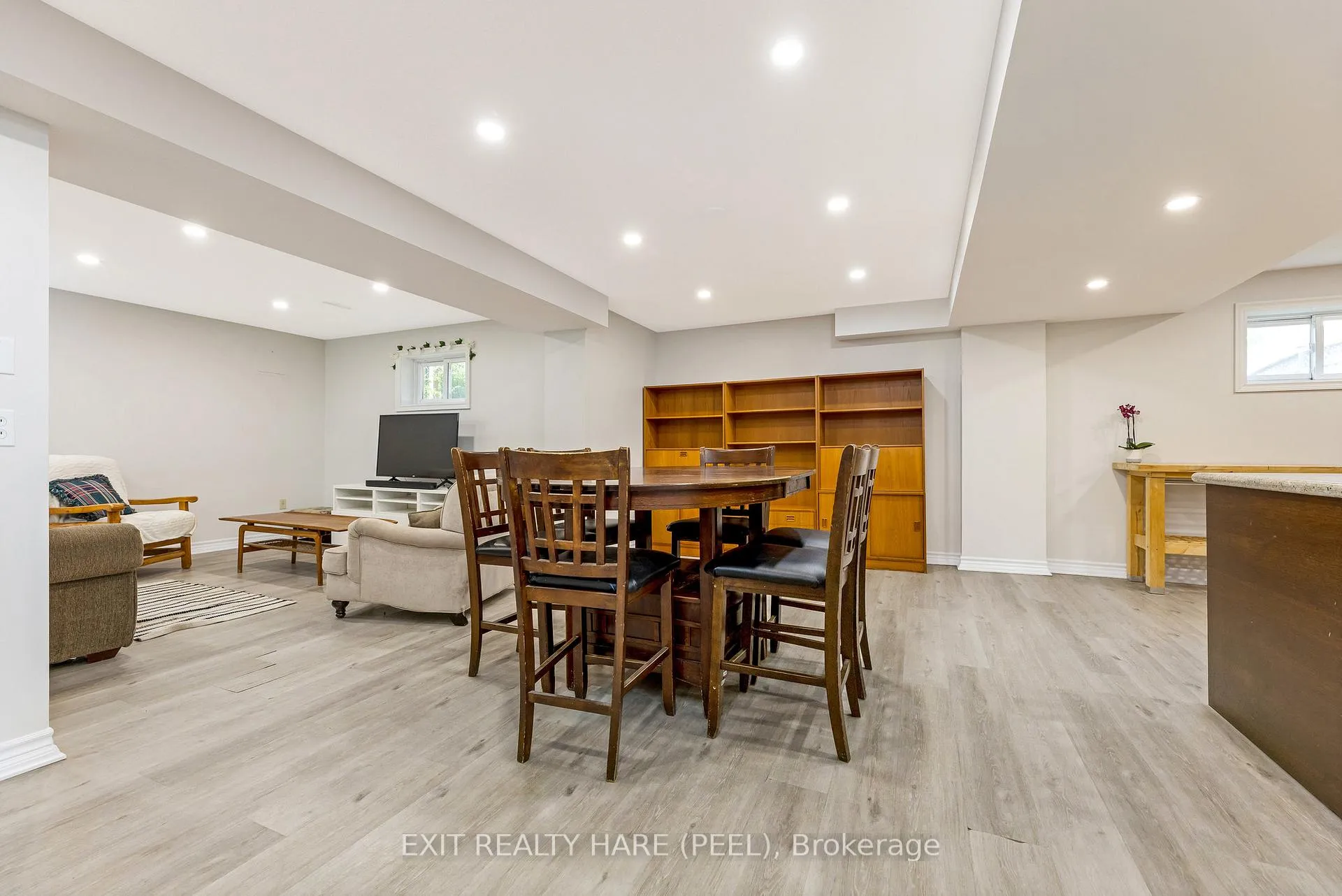 Photo 9 of 6 Stonegate Drive, Brampton, Snelgrove — HOMEH