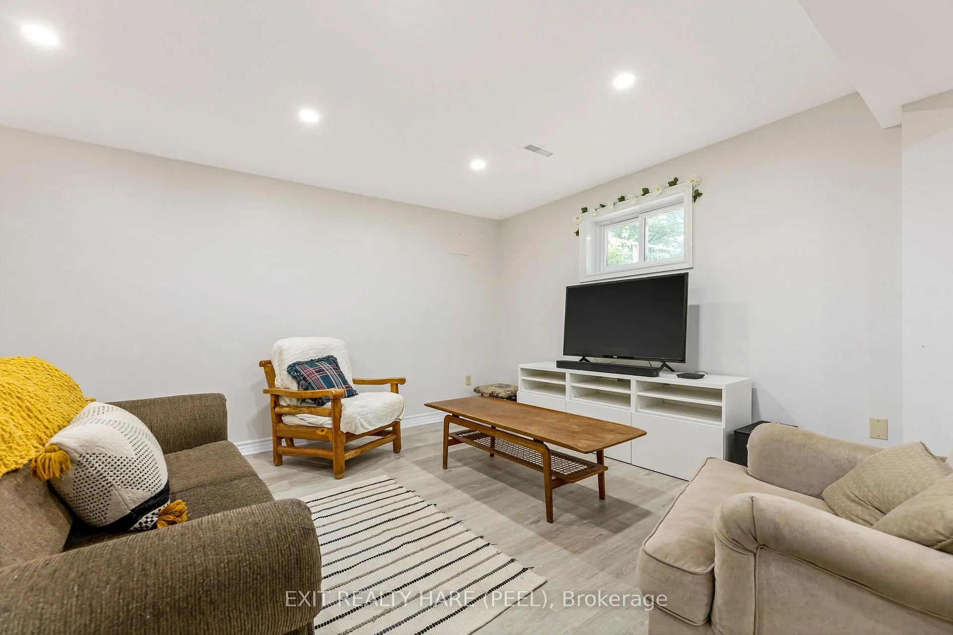 Photo 11 of 6 Stonegate Drive, Brampton, Snelgrove — HOMEH