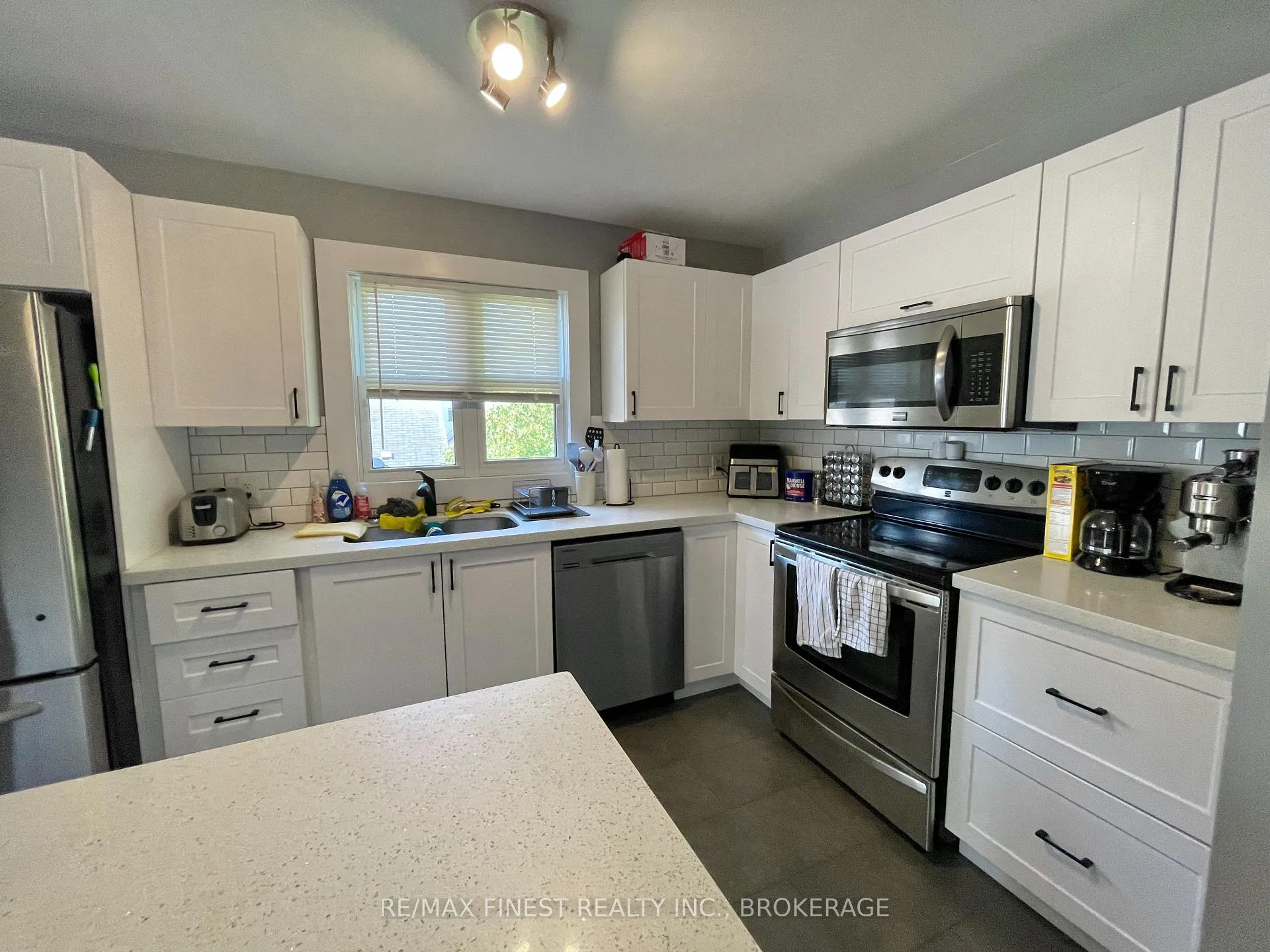 Photo 8 of 18 Drayton Avenue, Kingston, East of Sir John A. Blvd — HOMEH