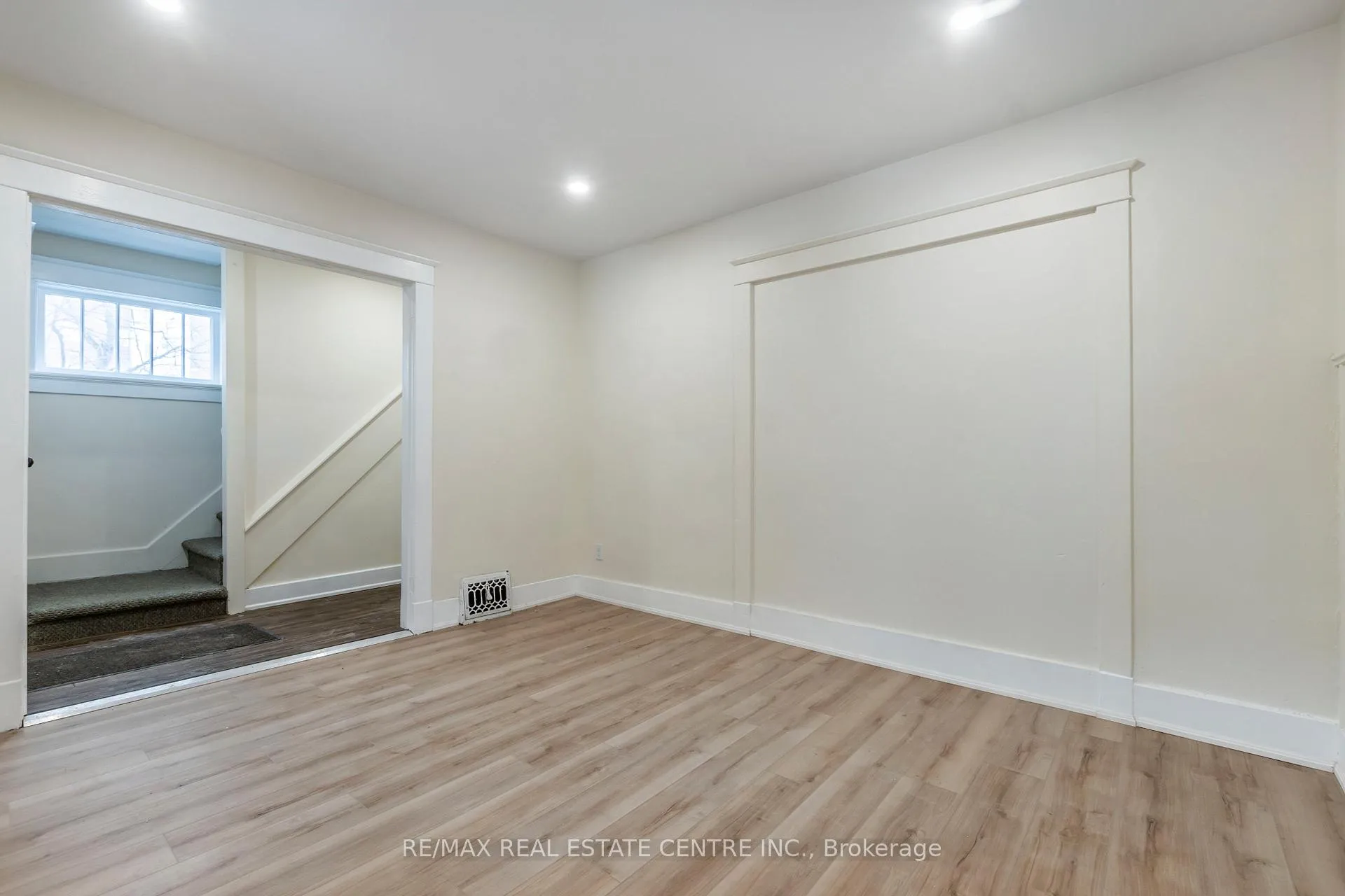 Photo 9 of 19 Bricker Avenue, Waterloo — HOMEH