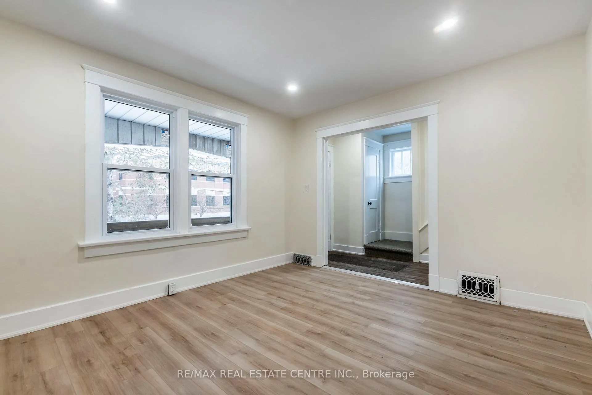 Photo 10 of 19 Bricker Avenue, Waterloo — HOMEH
