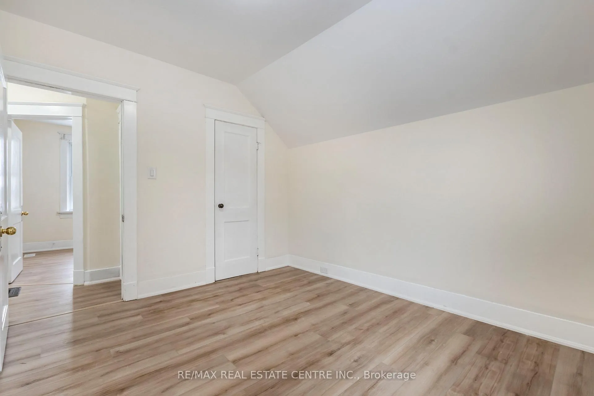 Photo 13 of 19 Bricker Avenue, Waterloo — HOMEH