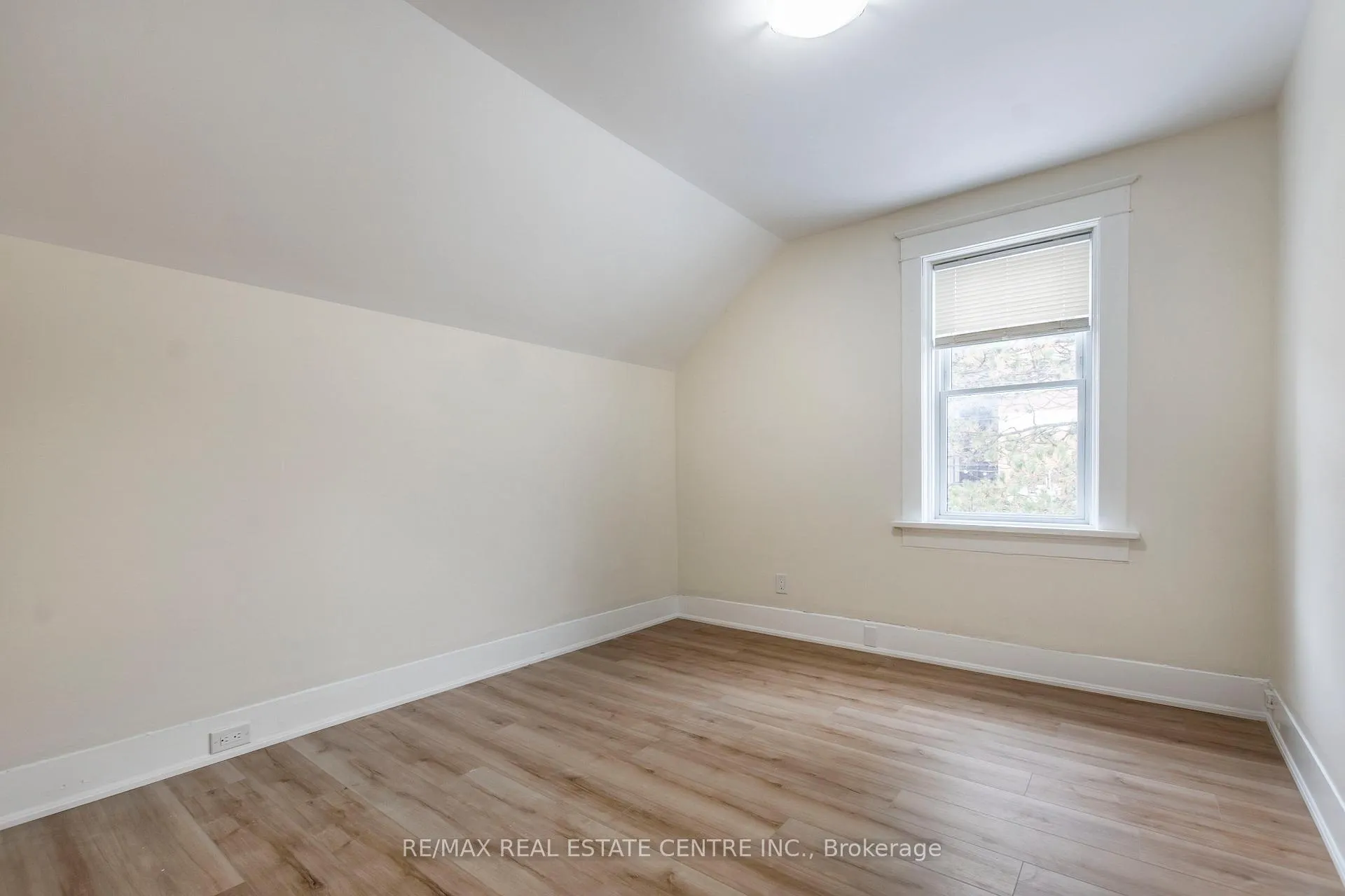 Photo 20 of 19 Bricker Avenue, Waterloo — HOMEH