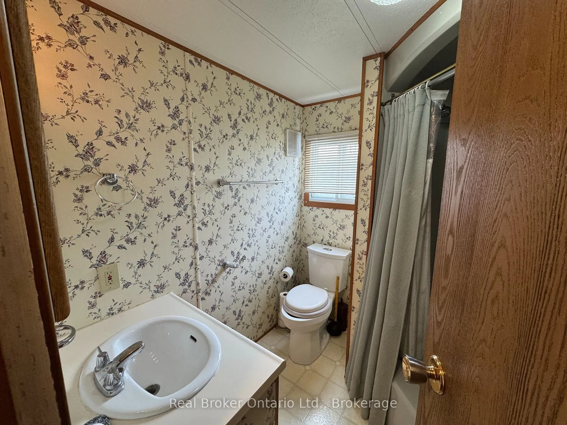 Photo 15 of Unit 194, 580 Beaver Creek Road, Waterloo — HOMEH