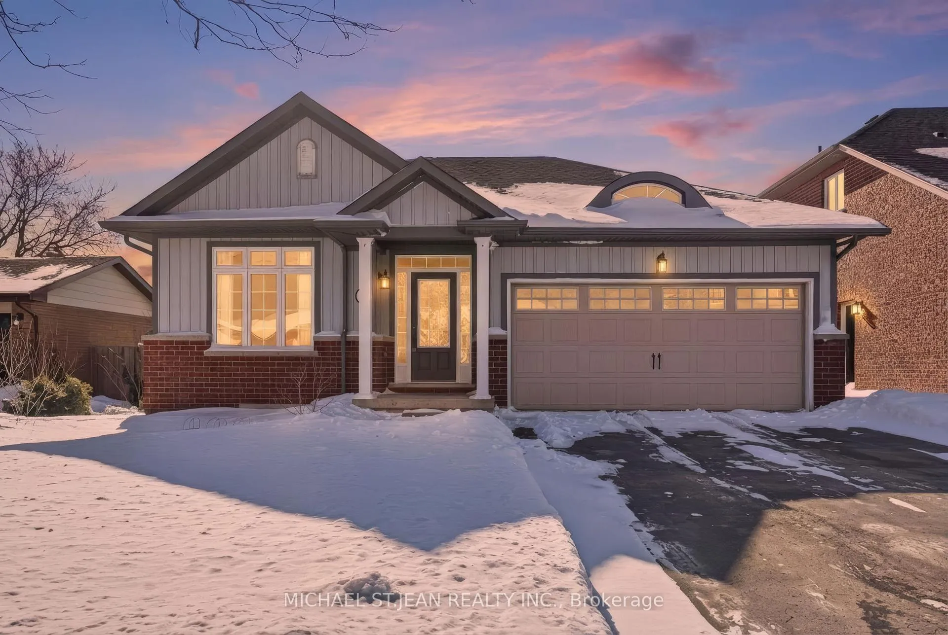 Photo 1 of 11 Sidare Court, Grimsby, Grimsby Beach — HOMEH