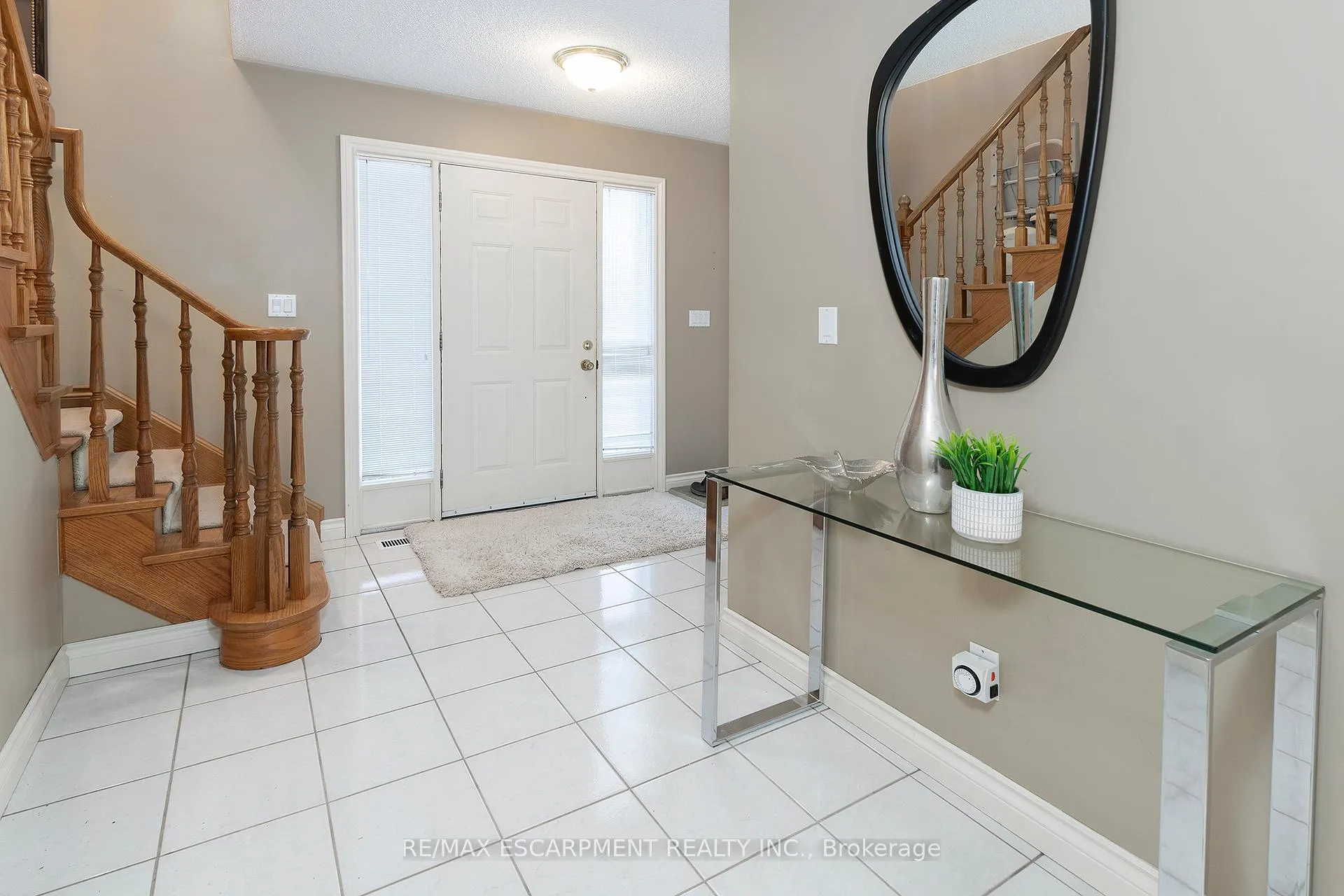 Photo 4 of 6005 Mountaingate Drive, Niagara Falls, Church's Lane — HOMEH