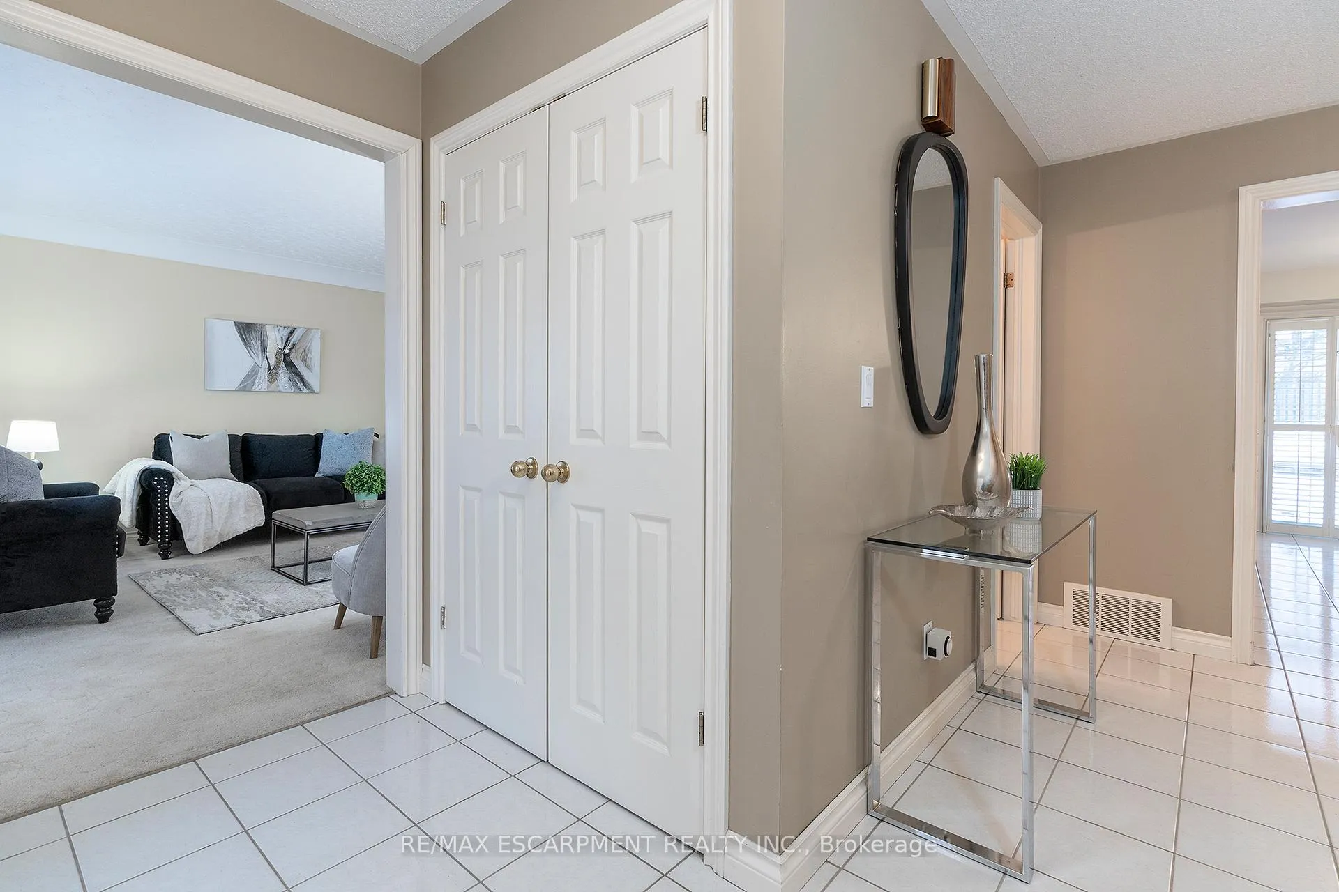 Photo 5 of 6005 Mountaingate Drive, Niagara Falls, Church's Lane — HOMEH