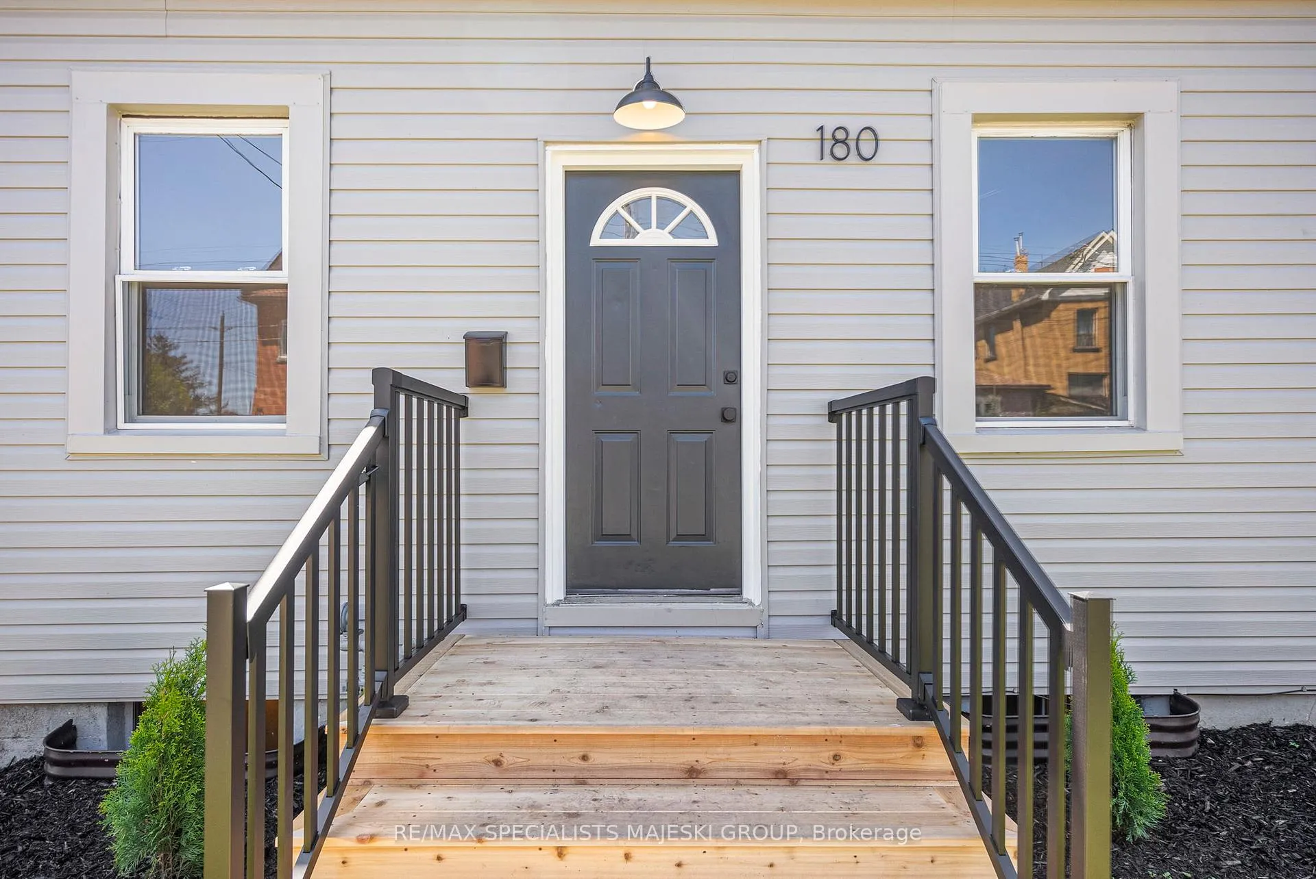 Photo 3 of 180 Wood Street E, Hamilton, North End — HOMEH