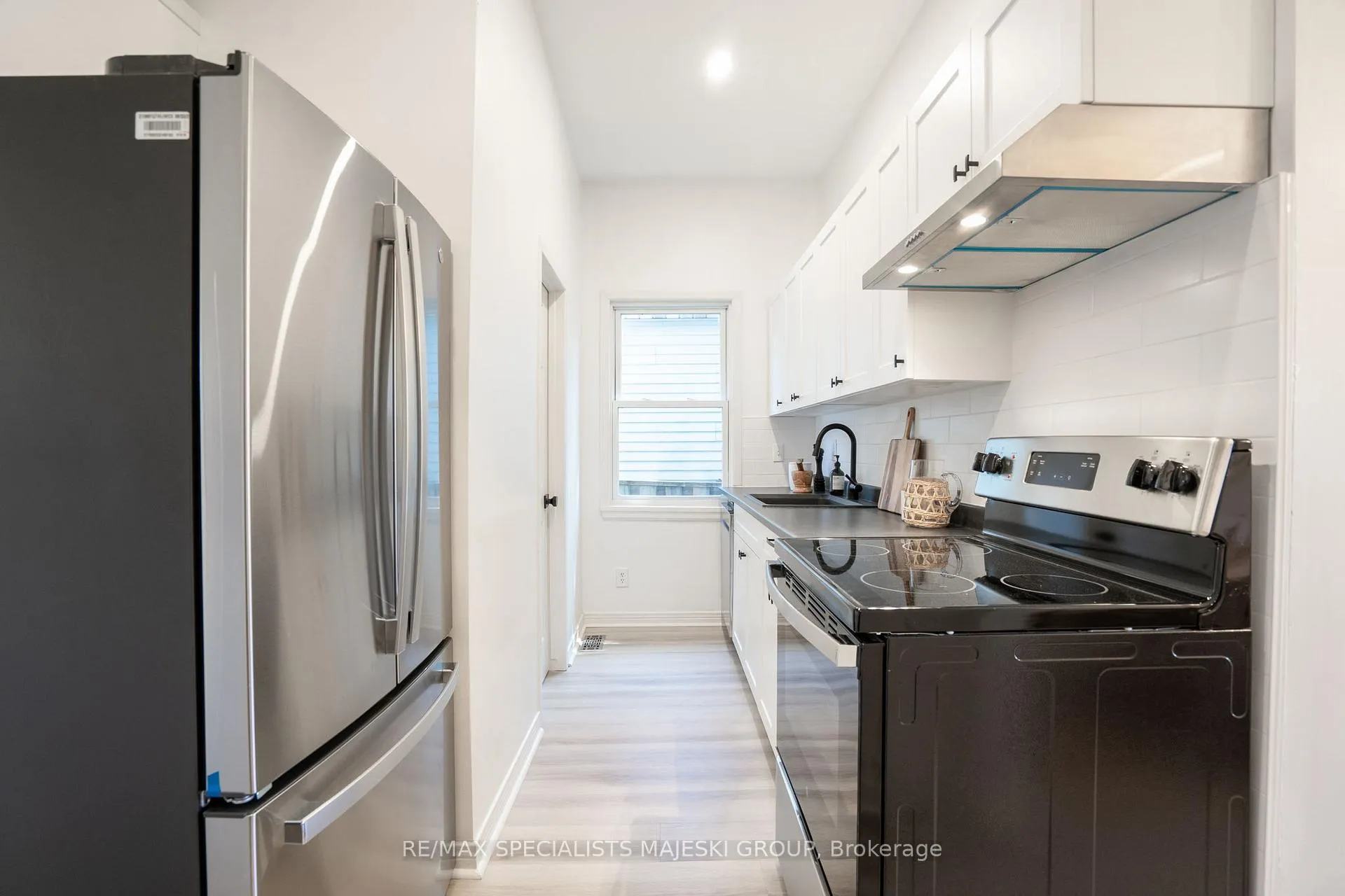 Photo 11 of 180 Wood Street E, Hamilton, North End — HOMEH