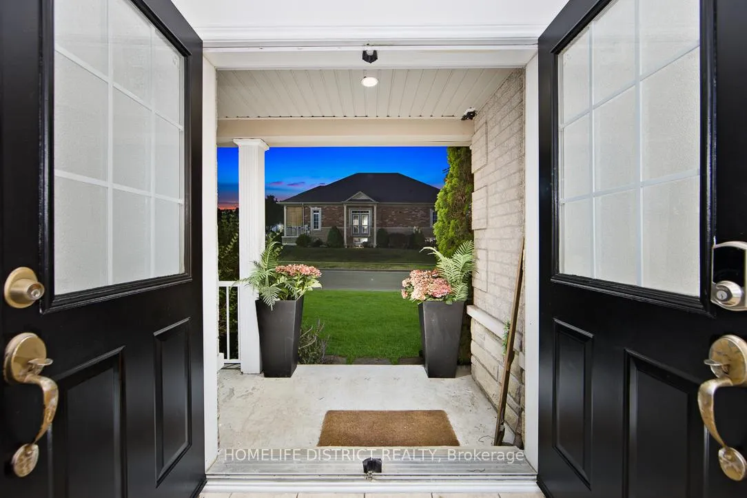Photo 4 of 847 Greenleaf Circle, Oshawa, Taunton — HOMEH