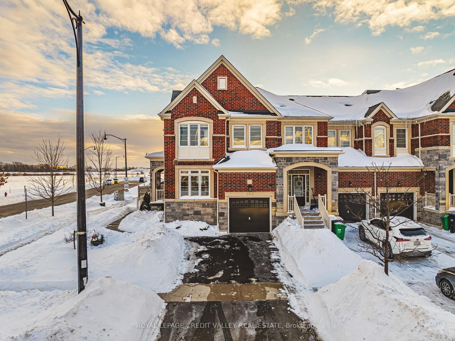 Photo 2 of 1 Little Britain Crescent, Brampton, Bram West — HOMEH