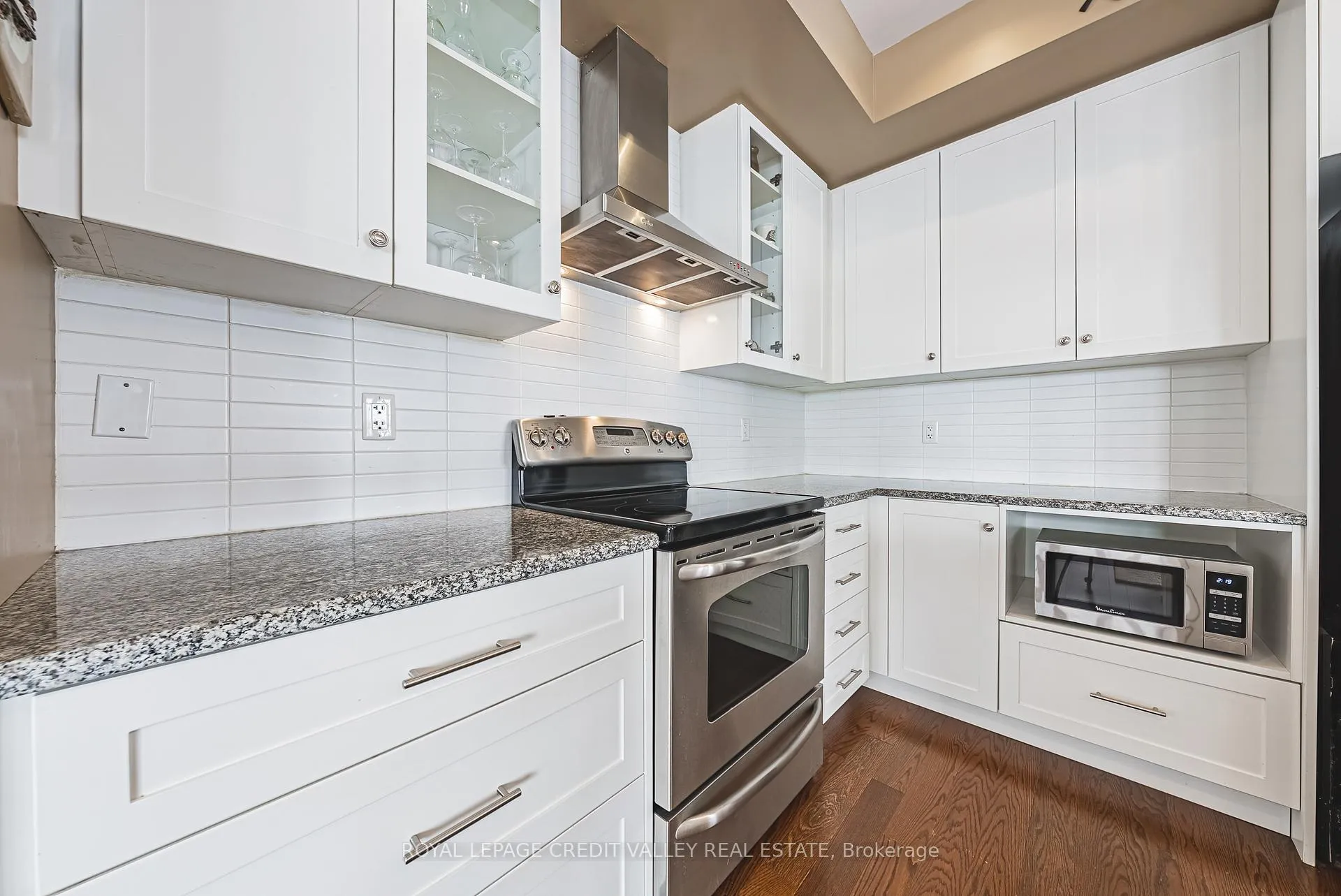 Photo 17 of 1 Little Britain Crescent, Brampton, Bram West — HOMEH
