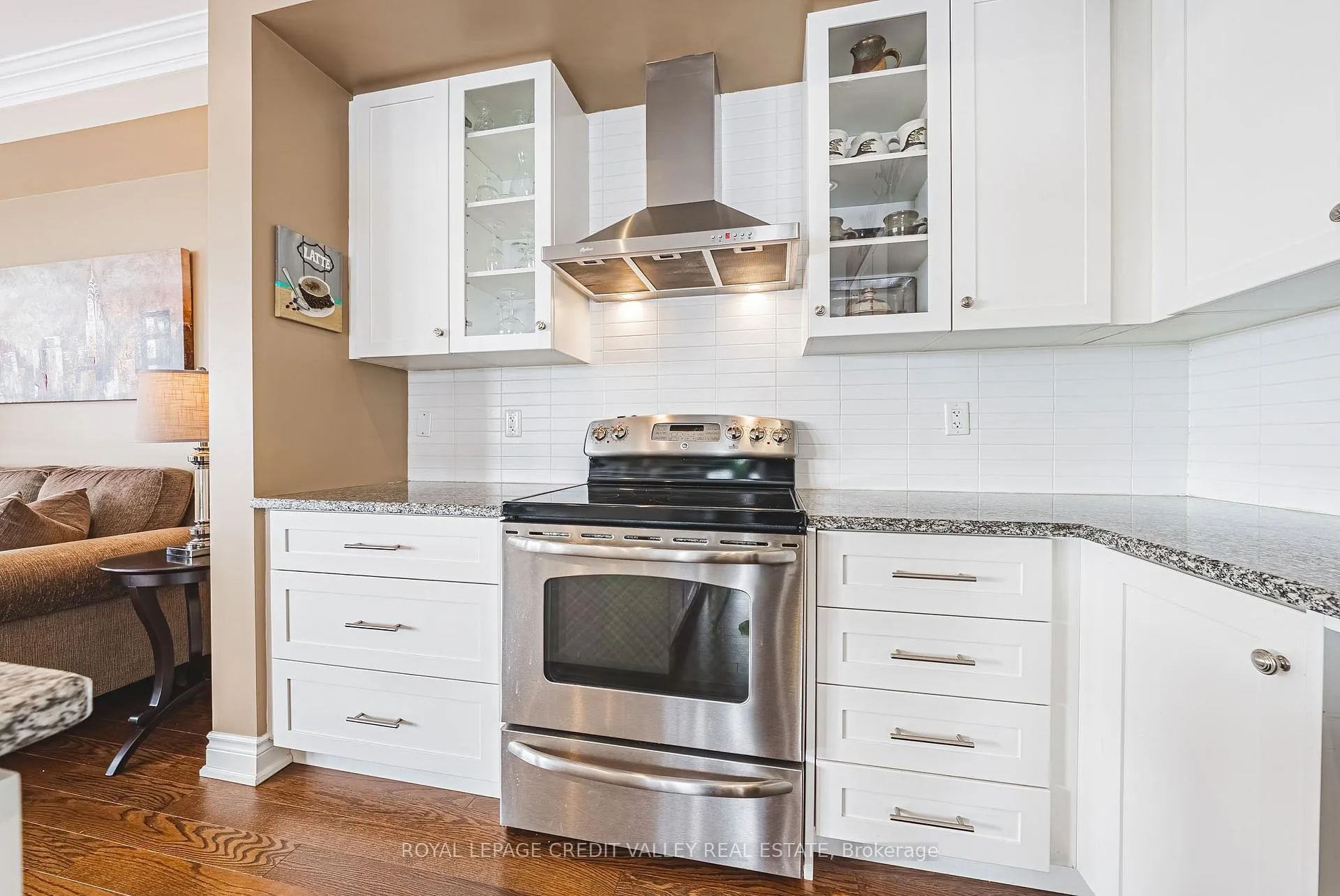 Photo 18 of 1 Little Britain Crescent, Brampton, Bram West — HOMEH