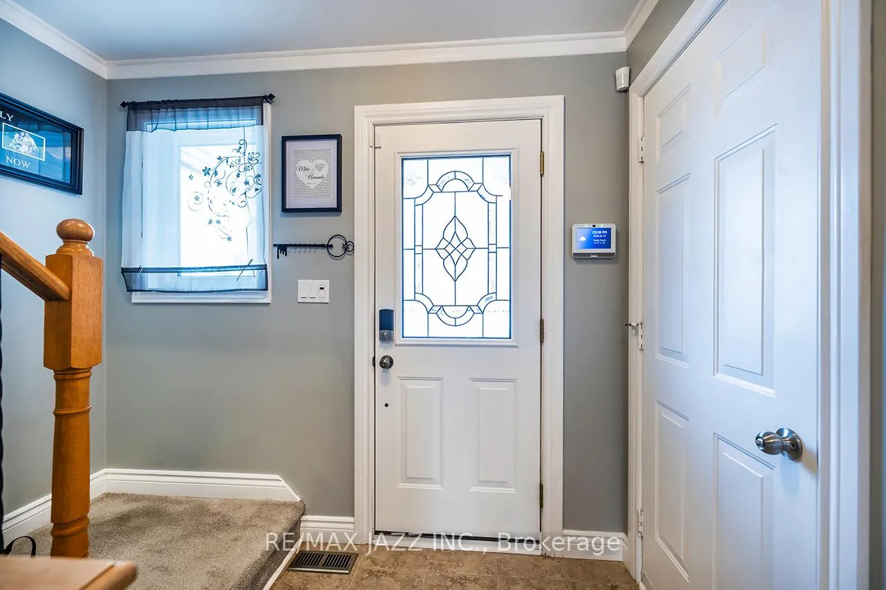 Photo 4 of 14 Goldpine Avenue, Clarington, Courtice — HOMEH