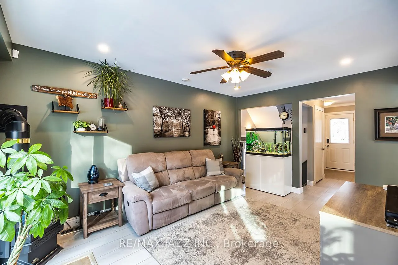 Photo 5 of 14 Goldpine Avenue, Clarington, Courtice — HOMEH