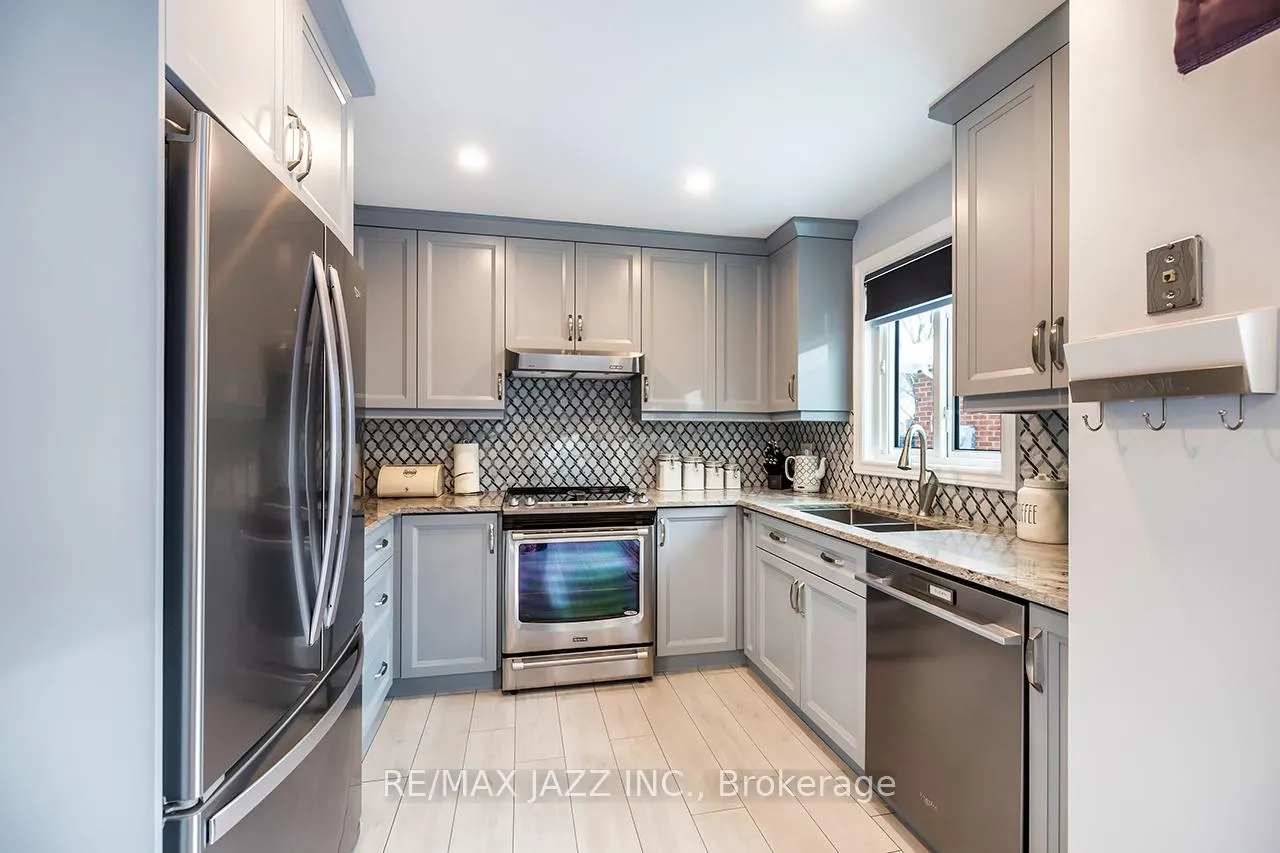 Photo 11 of 14 Goldpine Avenue, Clarington, Courtice — HOMEH