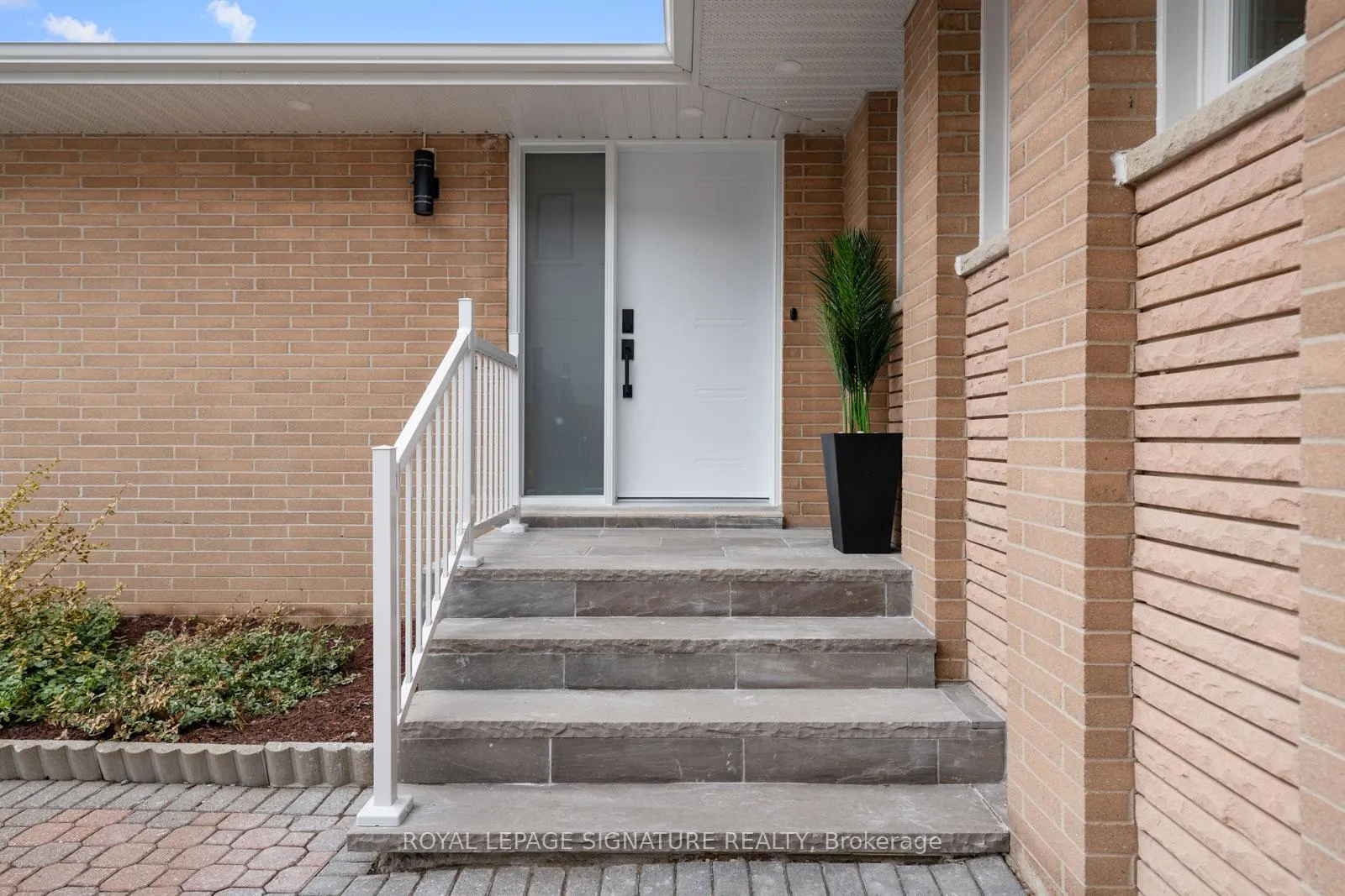 Photo 3 of 17 Ryder Road, Vaughan, Maple — HOMEH