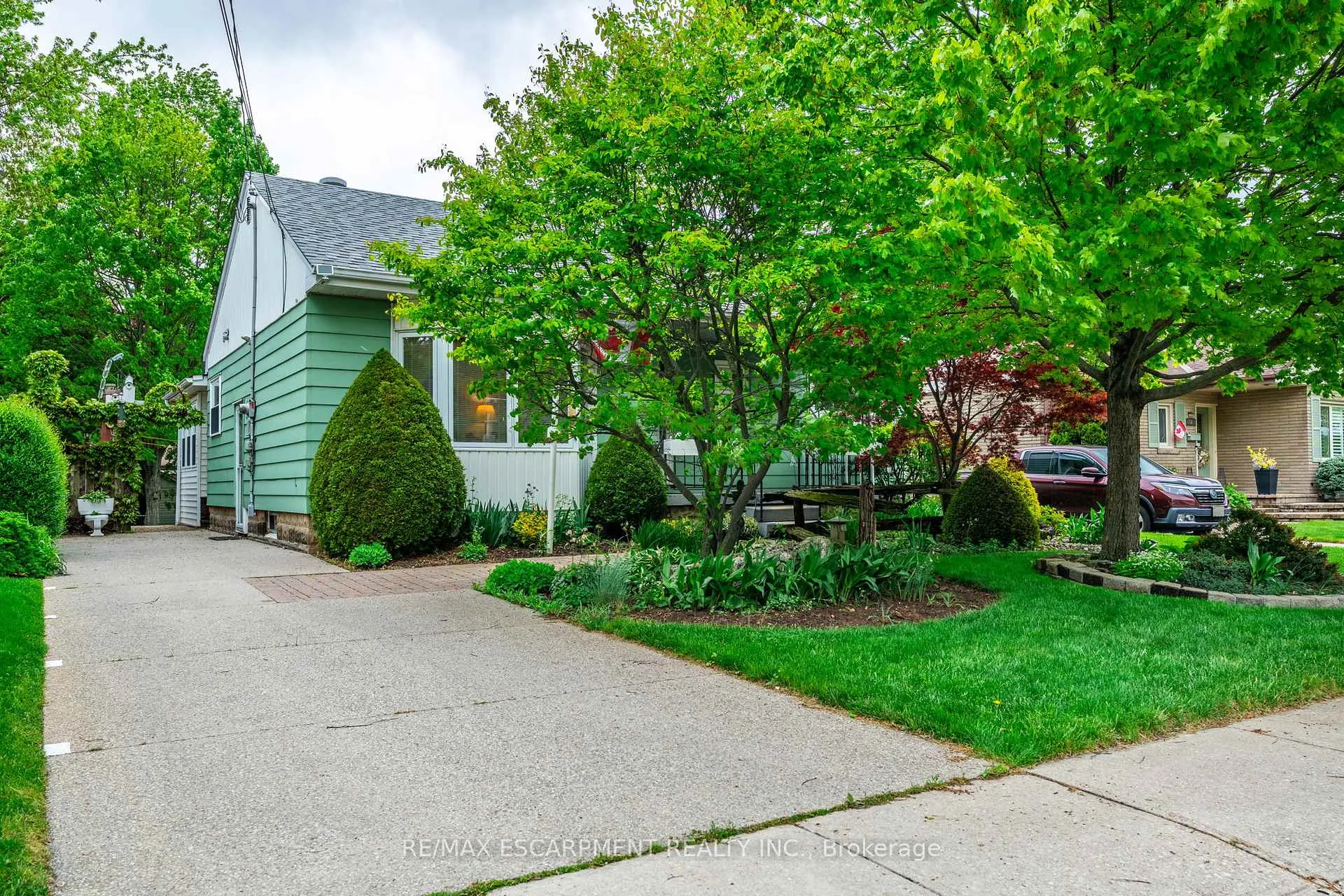 Photo 2 of 35 Kemp Drive, Hamilton, Dundas — HOMEH