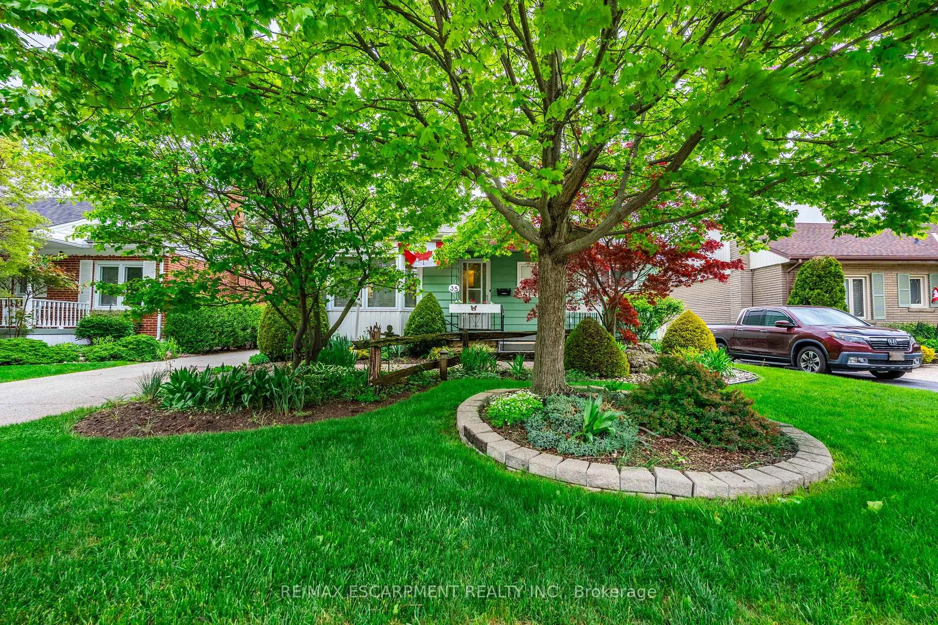Photo 3 of 35 Kemp Drive, Hamilton, Dundas — HOMEH