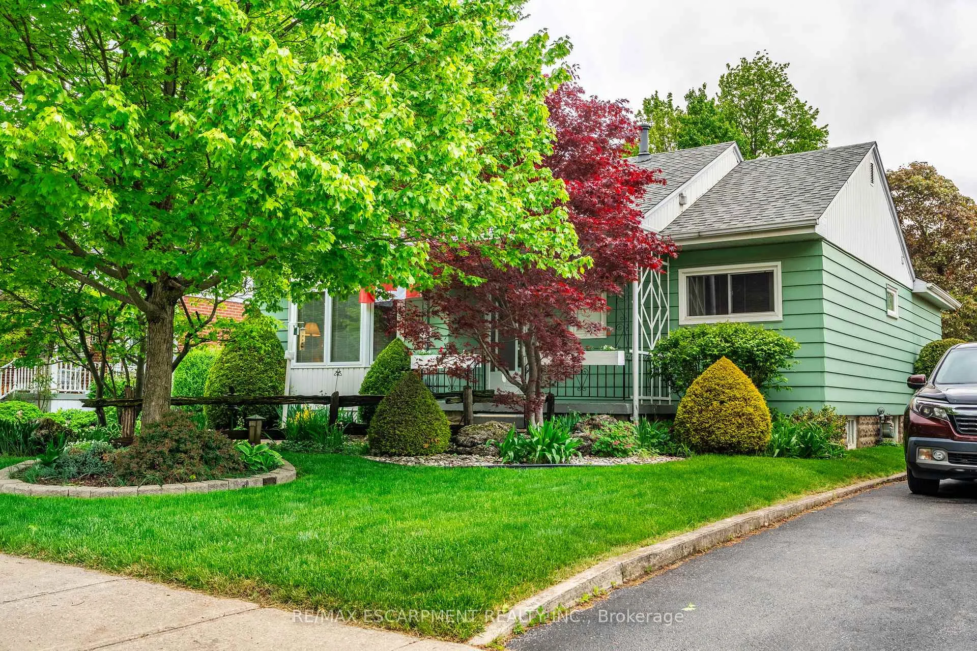 Photo 4 of 35 Kemp Drive, Hamilton, Dundas — HOMEH