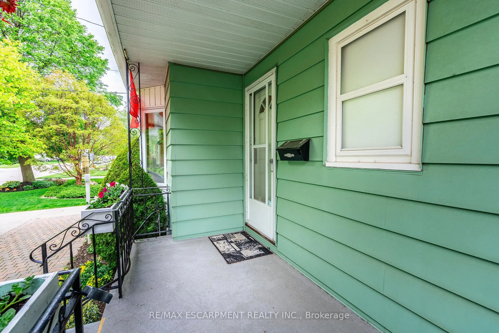 Photo 5 of 35 Kemp Drive, Hamilton, Dundas — HOMEH