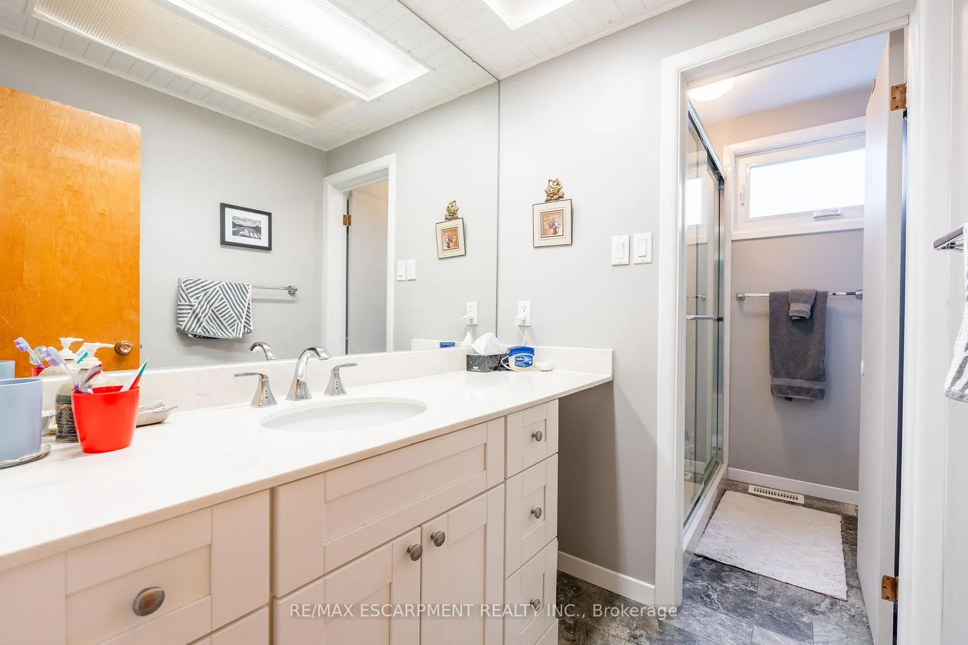 Photo 15 of 35 Kemp Drive, Hamilton, Dundas — HOMEH