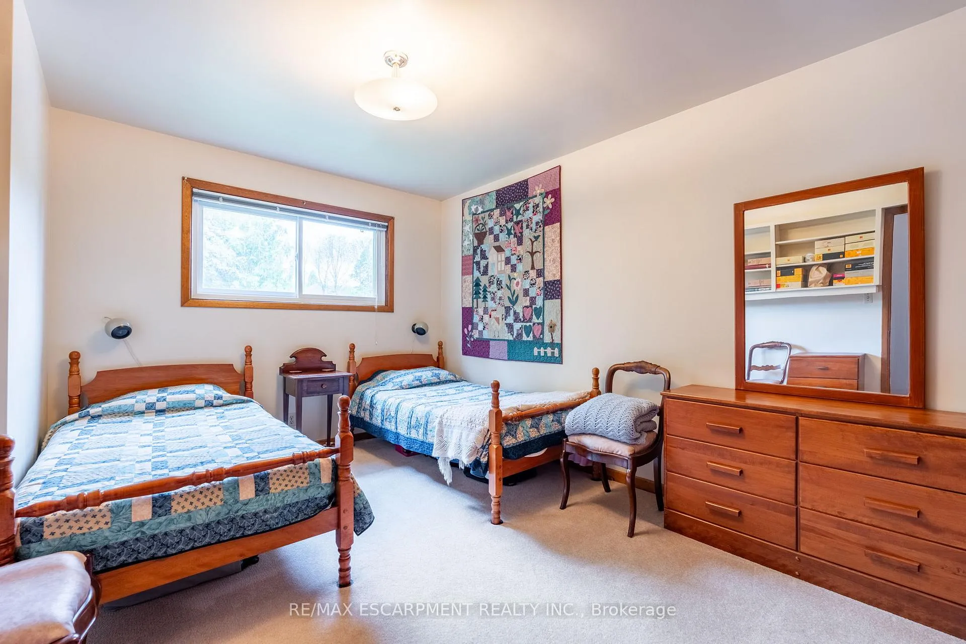 Photo 17 of 35 Kemp Drive, Hamilton, Dundas — HOMEH