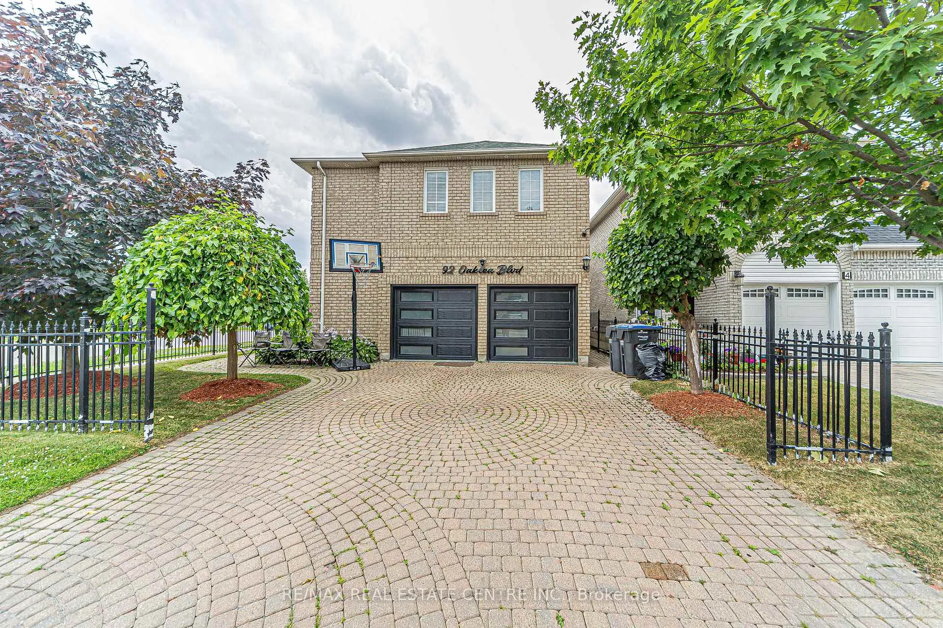 Photo 3 of 92 Oaklea Boulevard, Brampton, Fletcher's Creek South — HOMEH