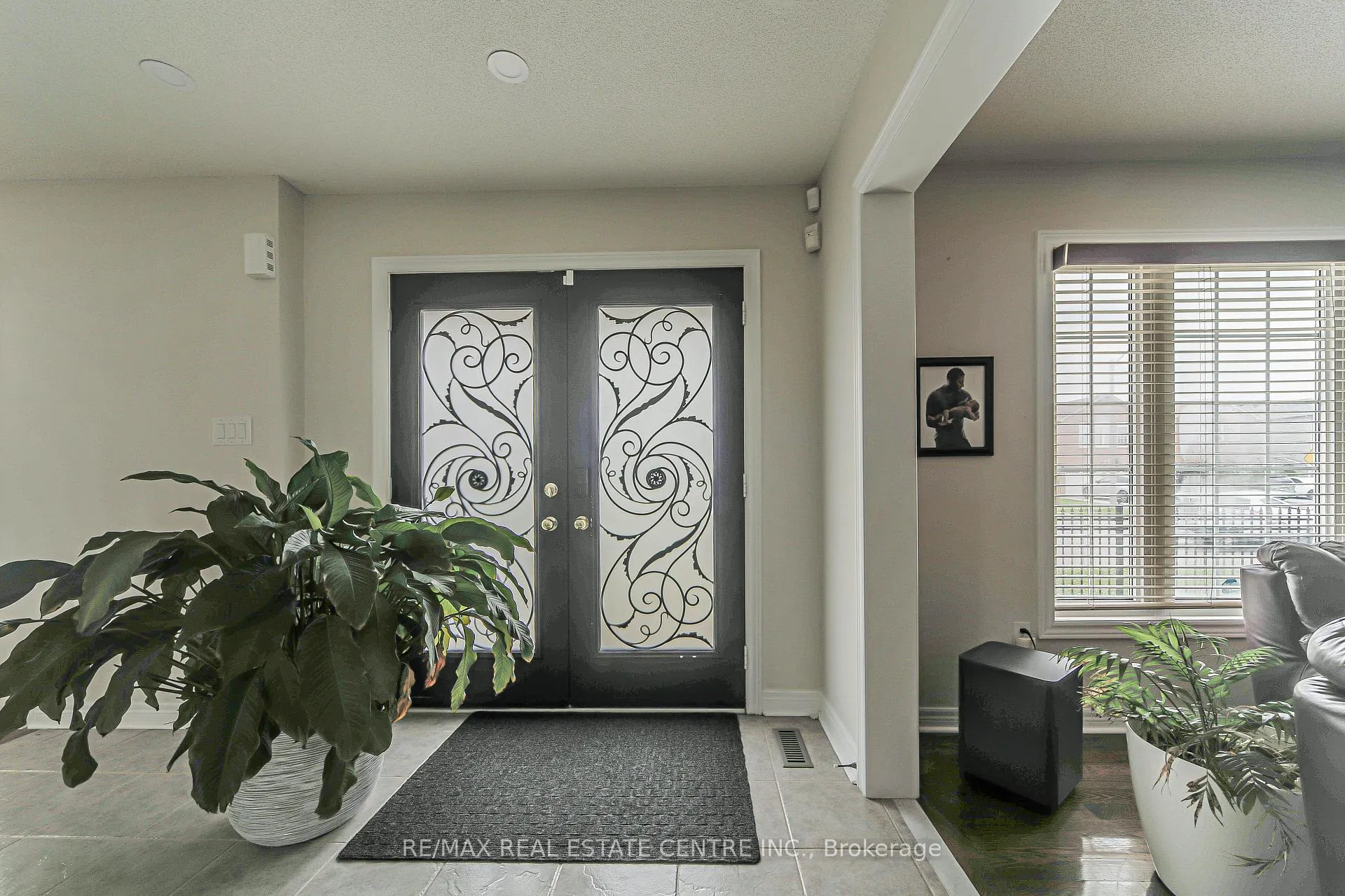 Photo 9 of 92 Oaklea Boulevard, Brampton, Fletcher's Creek South — HOMEH