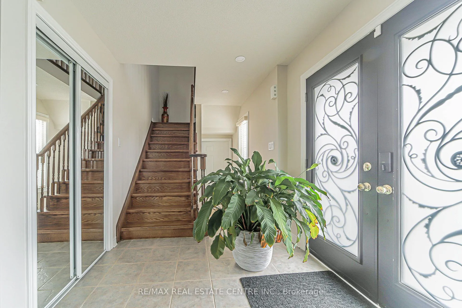 Photo 12 of 92 Oaklea Boulevard, Brampton, Fletcher's Creek South — HOMEH