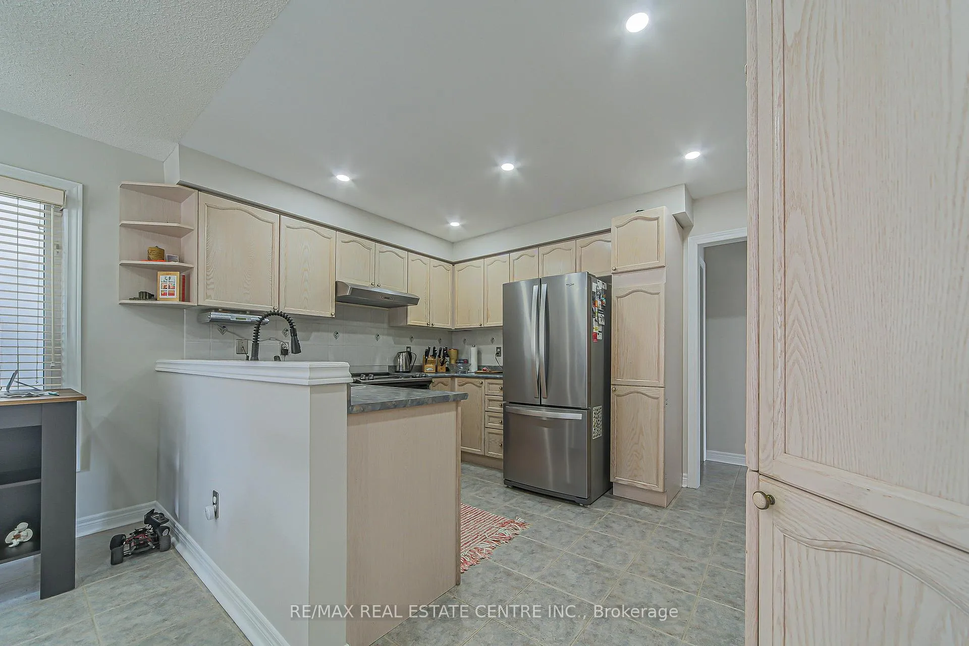Photo 19 of 92 Oaklea Boulevard, Brampton, Fletcher's Creek South — HOMEH
