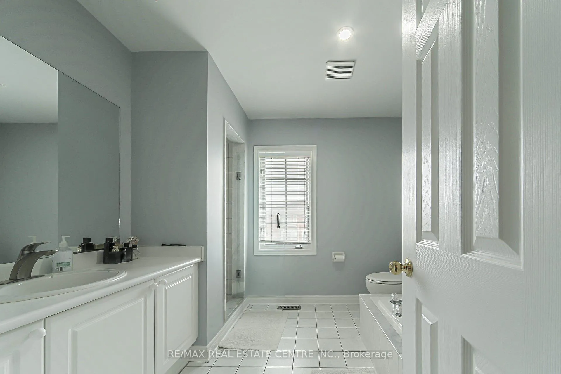 Photo 34 of 92 Oaklea Boulevard, Brampton, Fletcher's Creek South — HOMEH
