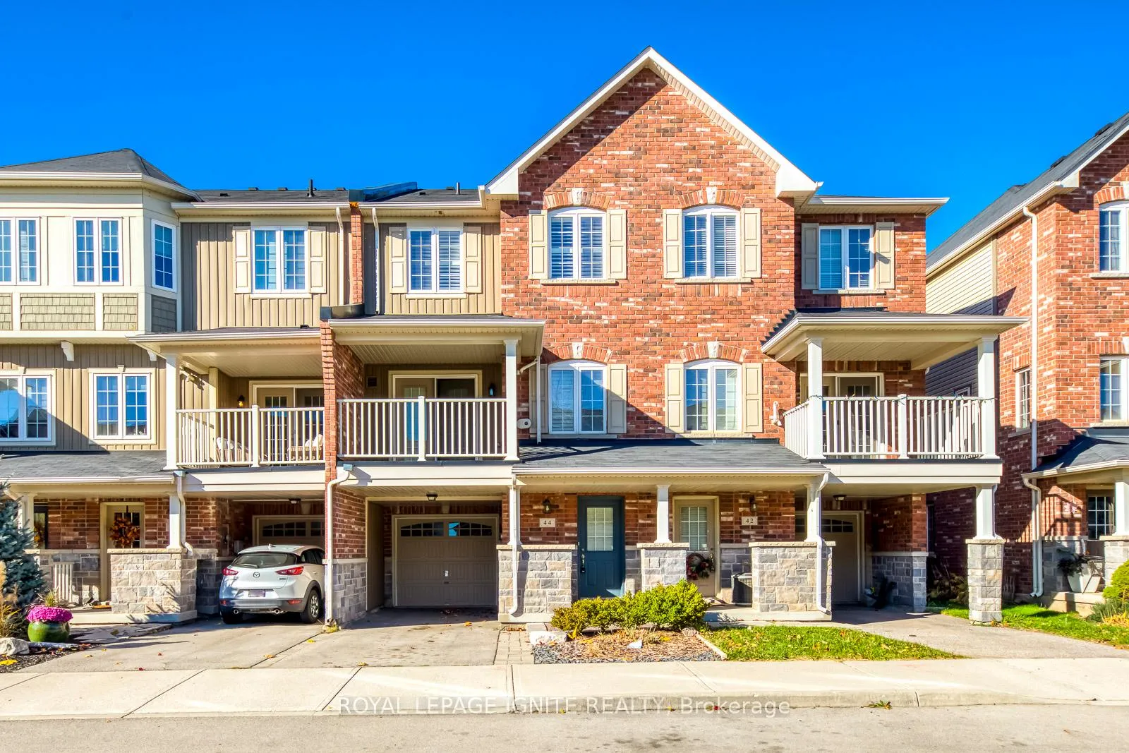 Photo 1 of 44 Nisbet Boulevard, Hamilton, Waterdown — HOMEH