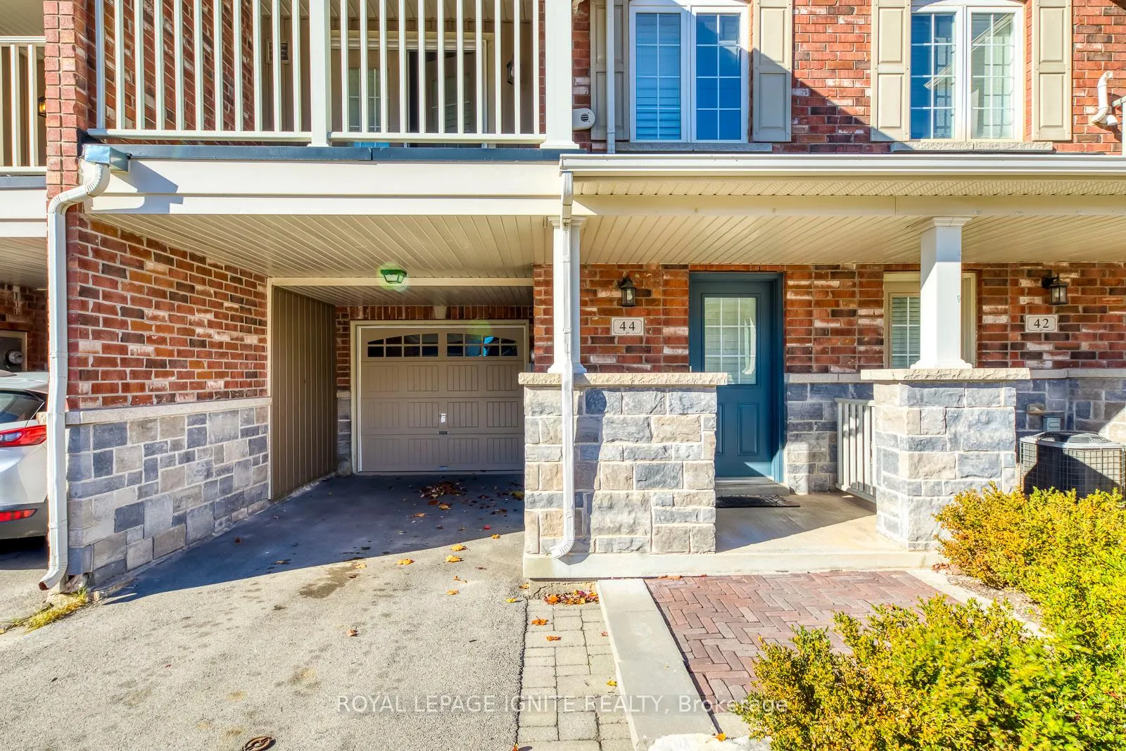 Photo 2 of 44 Nisbet Boulevard, Hamilton, Waterdown — HOMEH
